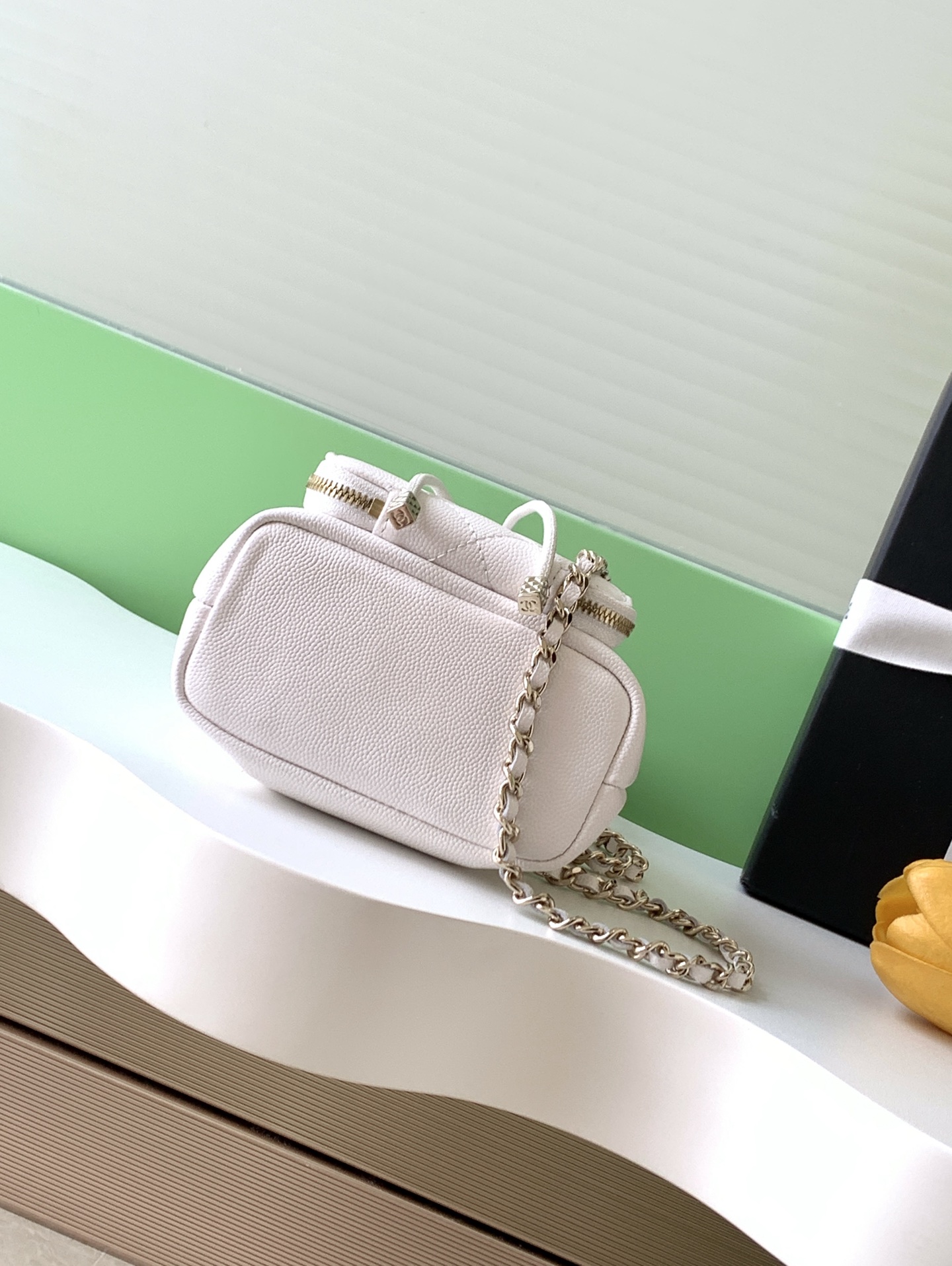 Chanel 原單水桶包 小尺寸珍珠白 女士優雅穿搭提包｜歐美奢侈品精品推薦