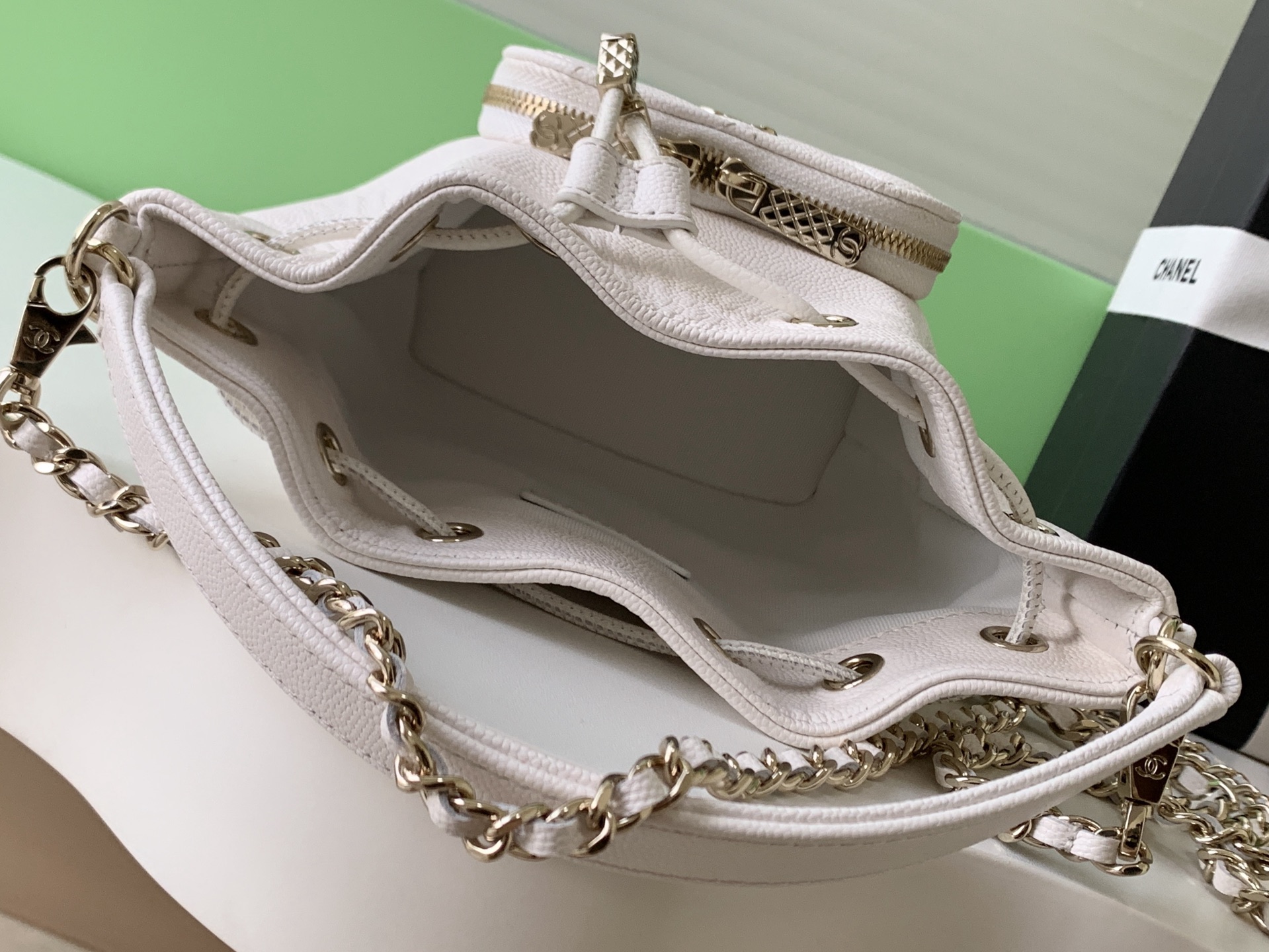 Chanel 原單水桶包 小尺寸珍珠白 女士優雅穿搭提包｜歐美奢侈品精品推薦