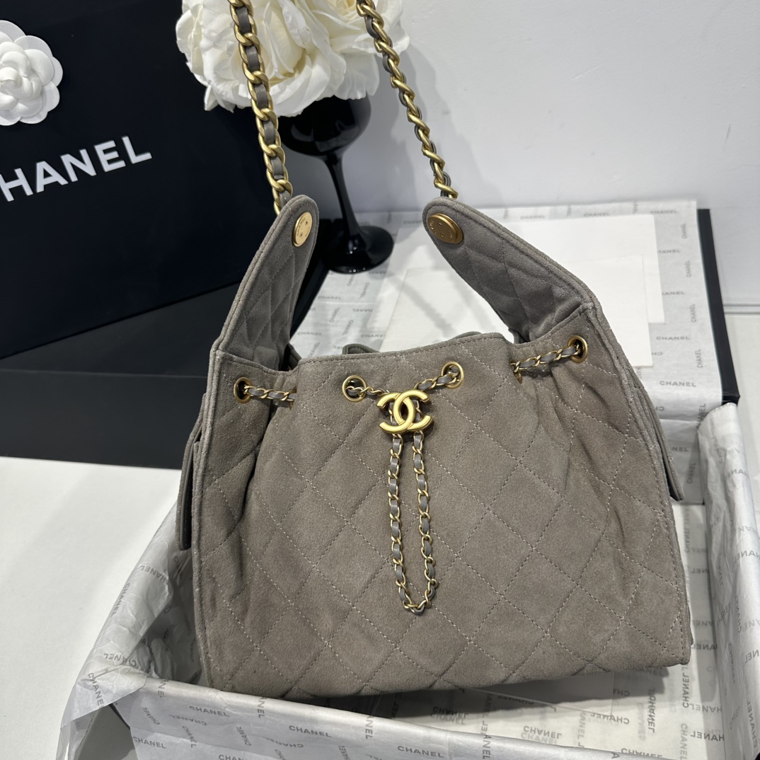Chanel 高仿水桶包 絨布灰色款 經典金鍊五金設計|超A仿原單精品圖片 13 Chanel 高仿水桶包 絨布灰色款 經典金鍊五金設計|歐美奢侈品精品推薦