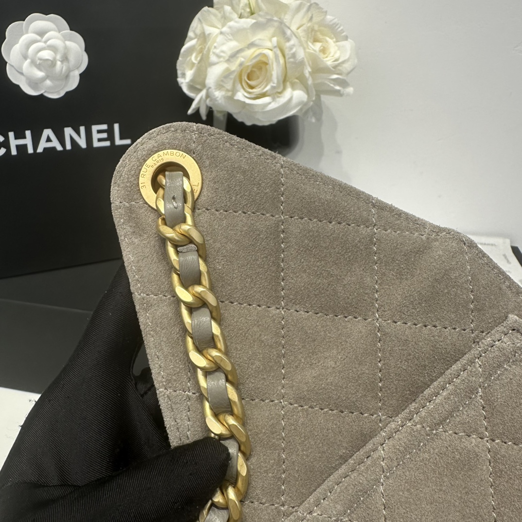 Chanel 高仿水桶包 絨布灰色款 經典金鍊五金設計|超A仿原單精品圖片 10 Chanel 高仿水桶包 絨布灰色款 經典金鍊五金設計|歐美奢侈品精品推薦