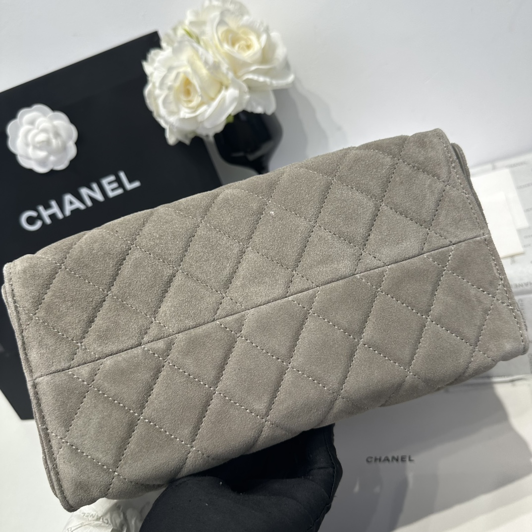 Chanel 高仿水桶包 絨布灰色款 經典金鍊五金設計|超A仿原單精品圖片 8 Chanel 高仿水桶包 絨布灰色款 經典金鍊五金設計|歐美奢侈品精品推薦