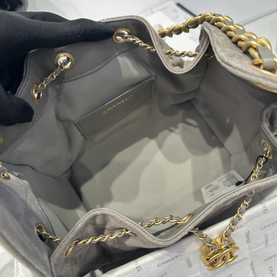 Chanel 高仿水桶包 絨布灰色款 經典金鍊五金設計|超A仿原單精品圖片 7 Chanel 高仿水桶包 絨布灰色款 經典金鍊五金設計|歐美奢侈品精品推薦