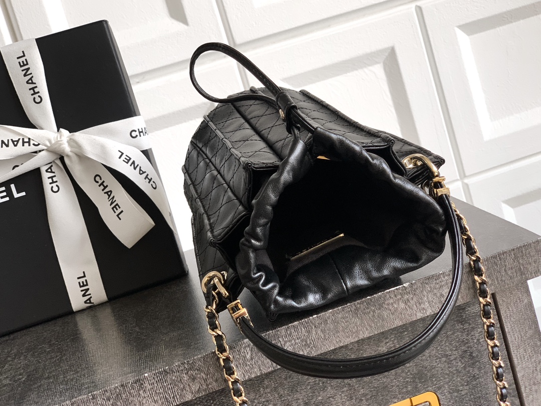 Chanel 高仿水桶包 黑色小圓桶設計 經典鏈條百搭款|超A仿原單精品圖片 8 Chanel 高仿水桶包 黑色小圓桶設計 經典鏈條百搭款|歐美奢侈品精品推薦