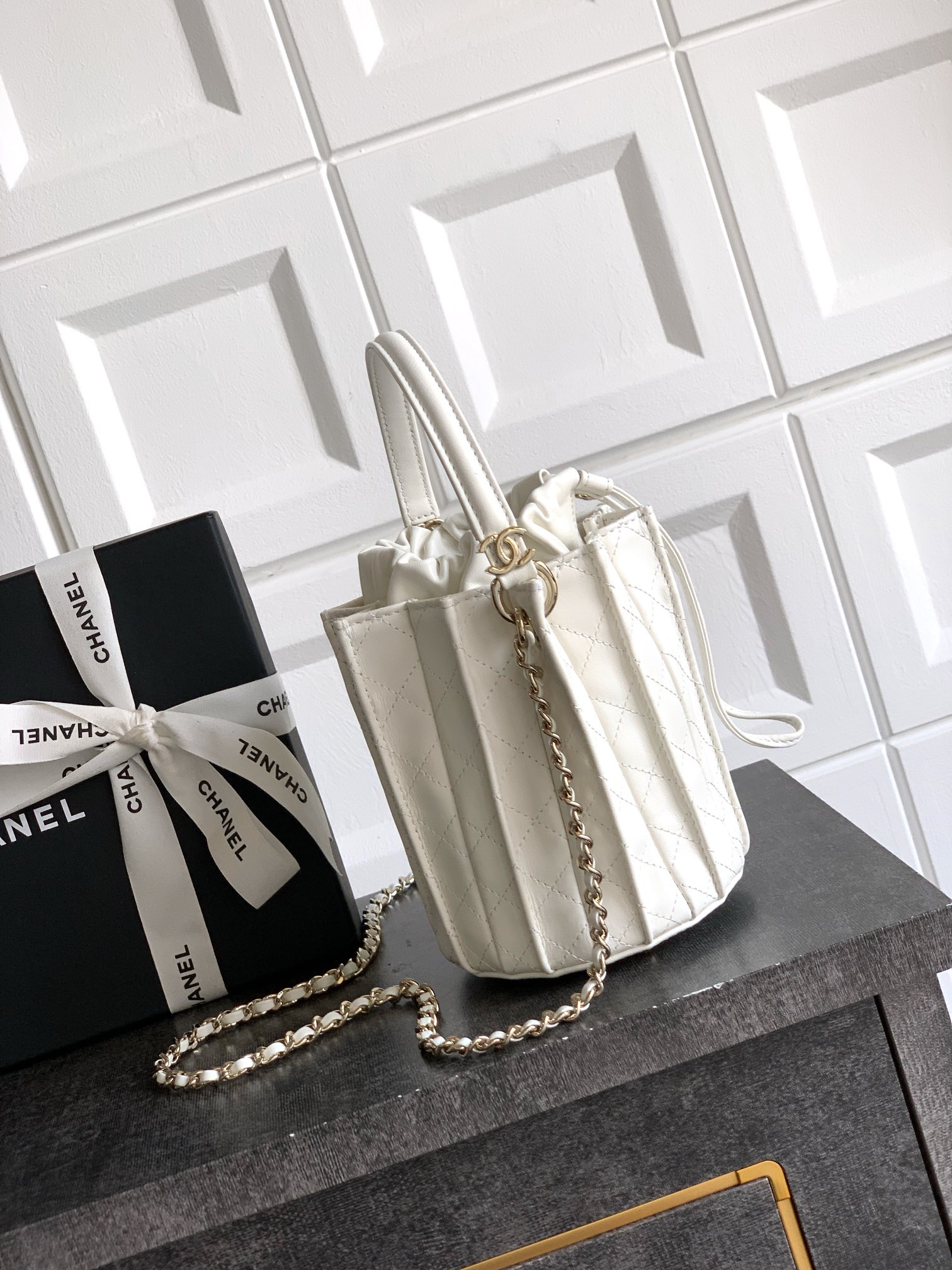Chanel A貨小水桶包 白色輕奢女包 菱格紋鏈條款|超A仿原單精品圖片 14 Chanel A貨小水桶包 白色輕奢女包 菱格紋鏈條款|歐美奢侈品精品推薦