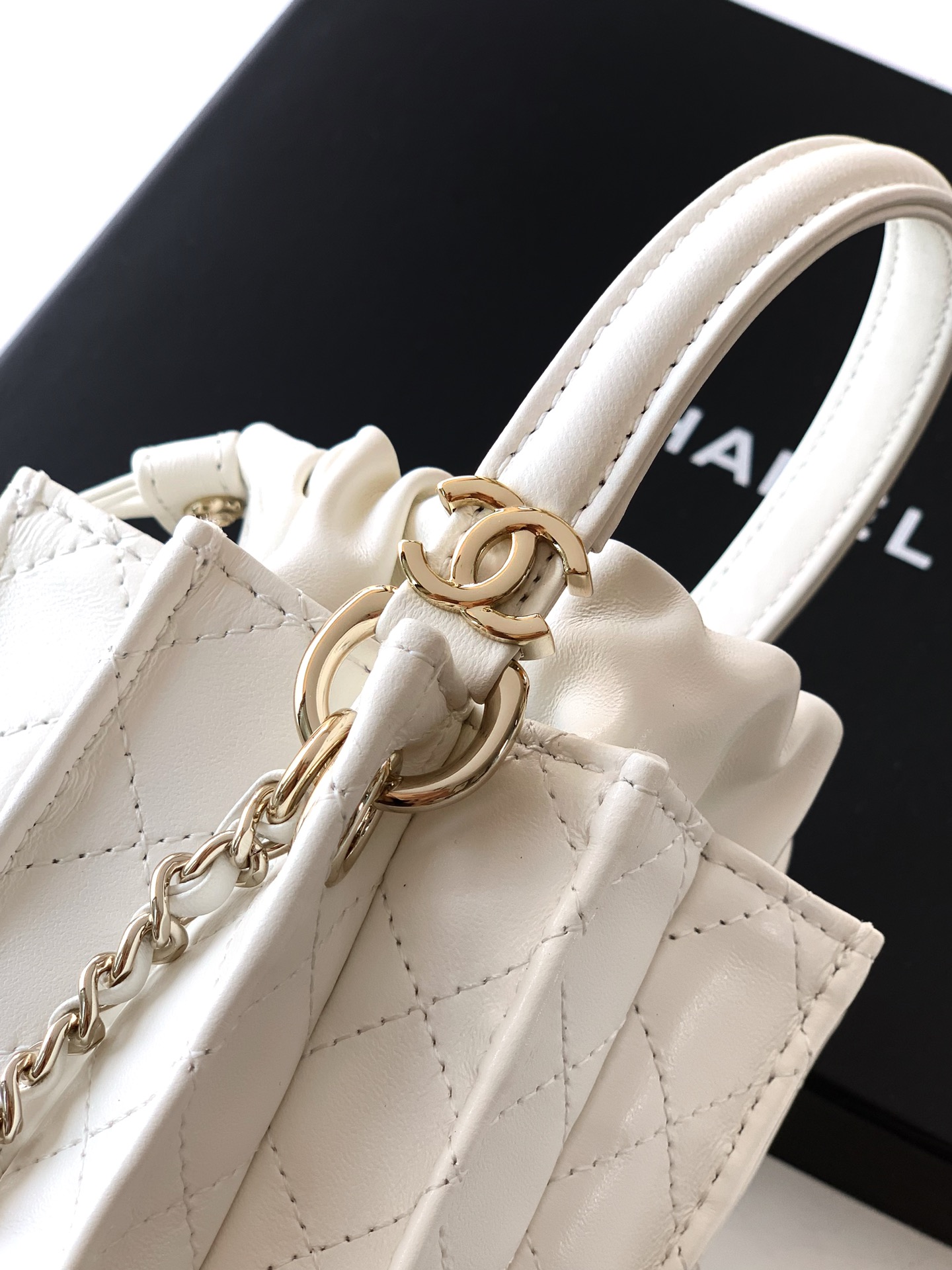 Chanel A貨小水桶包 白色輕奢女包 菱格紋鏈條款|超A仿原單精品圖片 10 Chanel A貨小水桶包 白色輕奢女包 菱格紋鏈條款|歐美奢侈品精品推薦