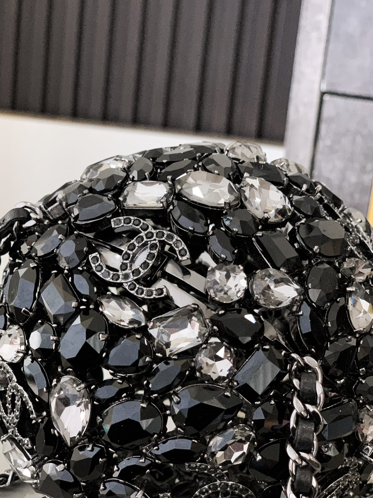 Chanel 高仿晚宴包 閃鑽球型設計 奢華黑晶滿鑽鏈包｜歐美奢侈品精品推薦