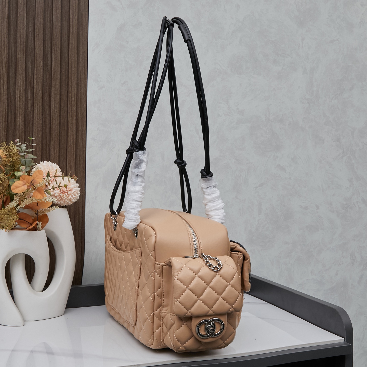 Chanel 原單雙口袋肩背包 奶茶色菱格設計 機能感女用包款|超A仿原單精品圖片 14 Chanel 原單雙口袋肩背包 奶茶色菱格設計 機能感女用包款|歐美奢侈品精品推薦