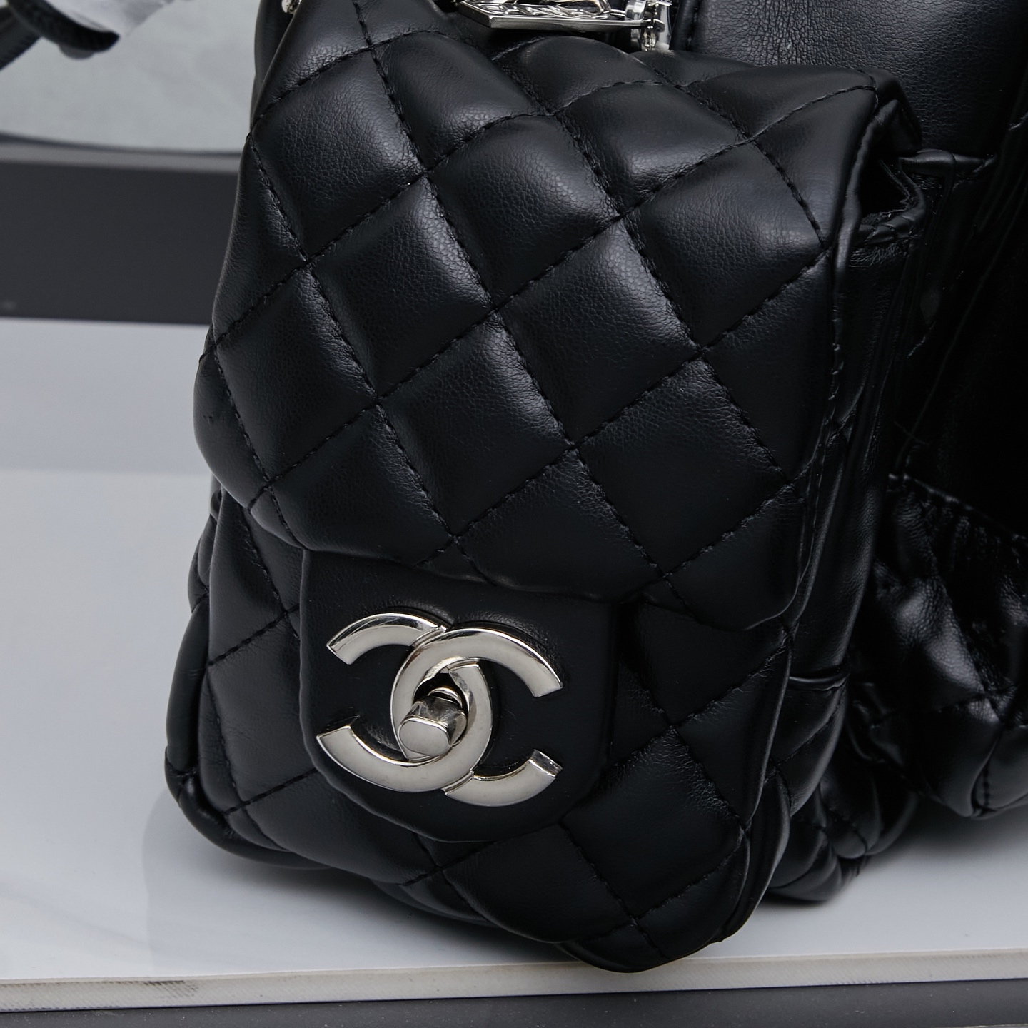 Chanel 高仿多功能肩背包 黑色雙口袋設計 通勤時尚新選擇|超A仿原單精品圖片 10 Chanel 高仿多功能肩背包 黑色雙口袋設計 通勤時尚新選擇|歐美奢侈品精品推薦