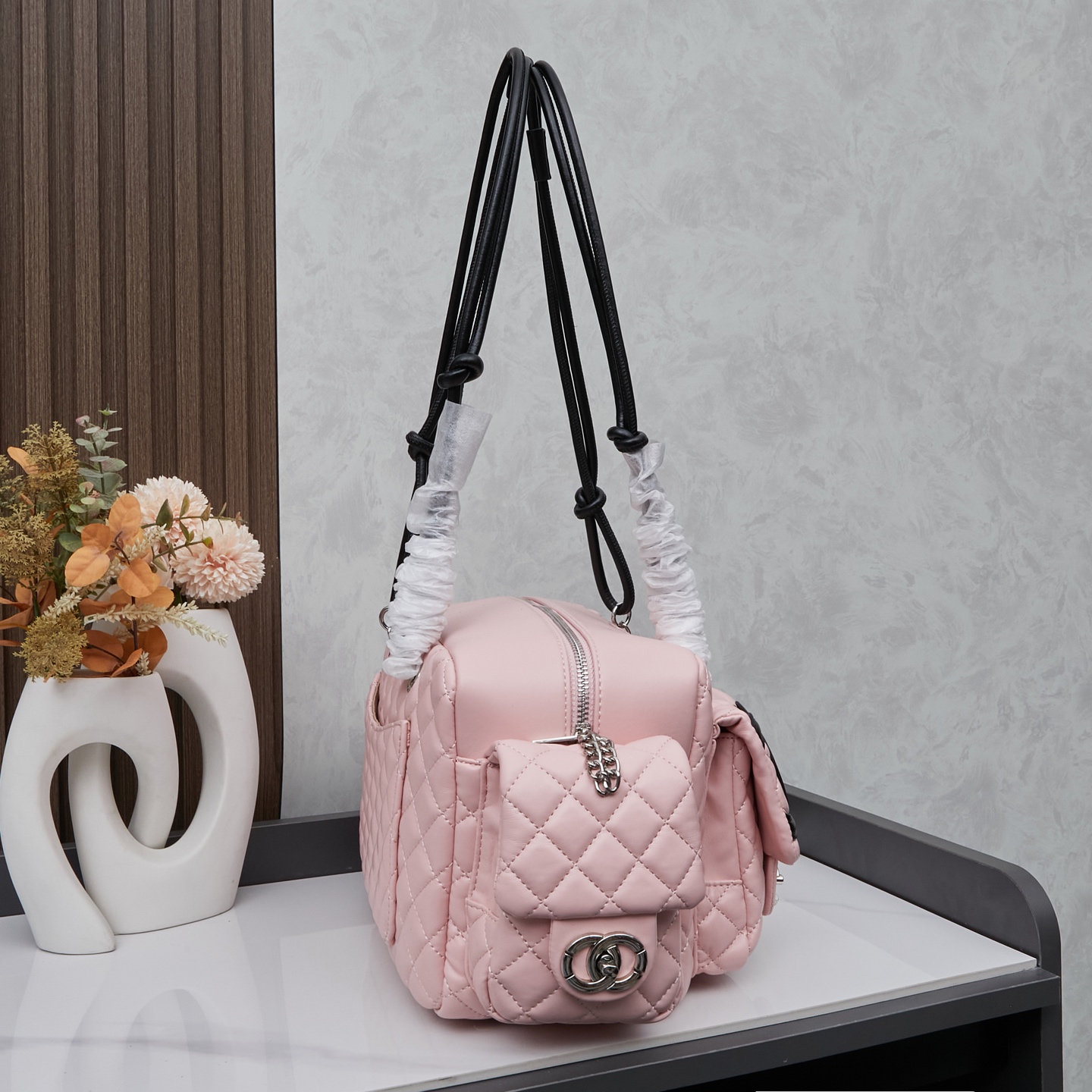 Chanel 高仿多口袋女用肩背包 粉色甜美設計通勤輕奢款|超A仿原單精品圖片 13 Chanel 高仿多口袋女用肩背包 粉色甜美設計通勤輕奢款|歐美奢侈品精品推薦