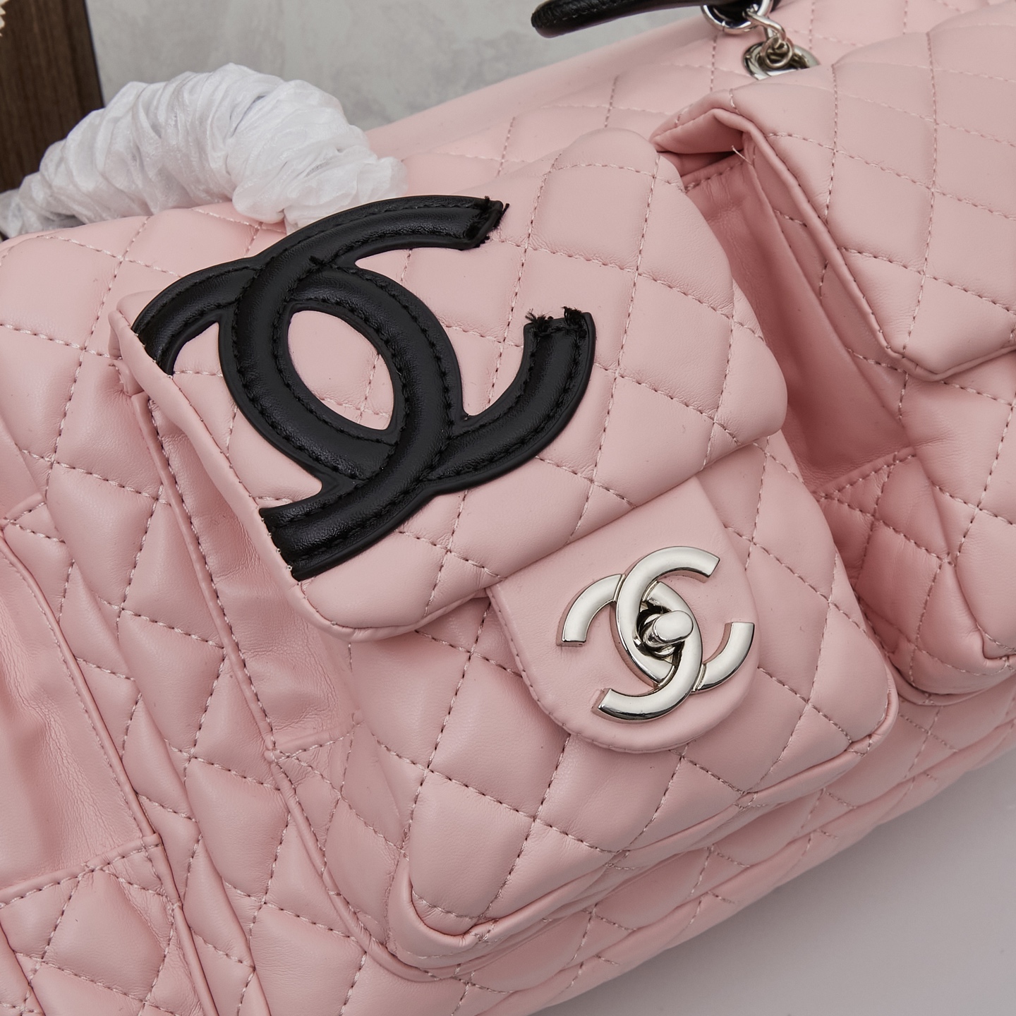 Chanel 高仿多口袋女用肩背包 粉色甜美設計通勤輕奢款|超A仿原單精品圖片 10 Chanel 高仿多口袋女用肩背包 粉色甜美設計通勤輕奢款|歐美奢侈品精品推薦