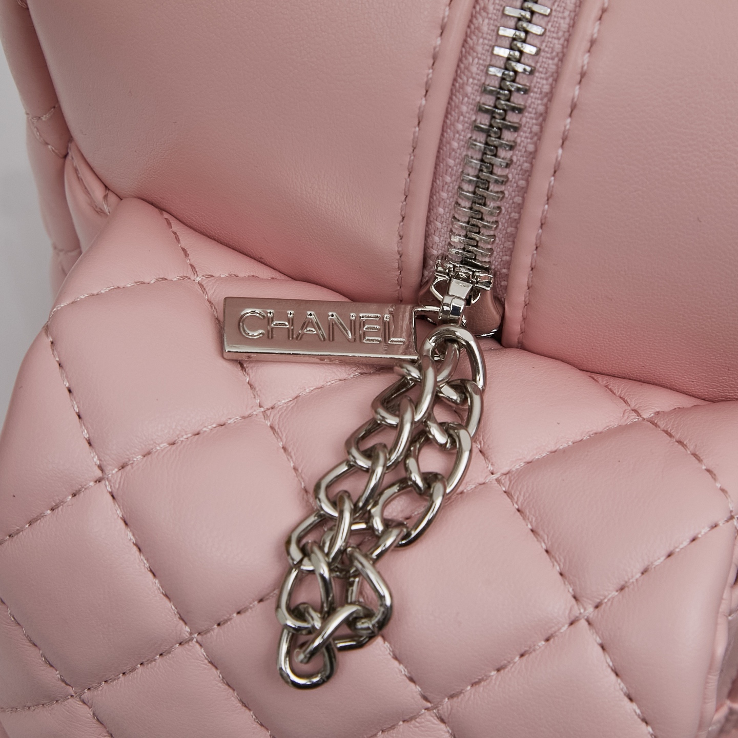 Chanel 高仿多口袋女用肩背包 粉色甜美設計通勤輕奢款|超A仿原單精品圖片 9 Chanel 高仿多口袋女用肩背包 粉色甜美設計通勤輕奢款|歐美奢侈品精品推薦