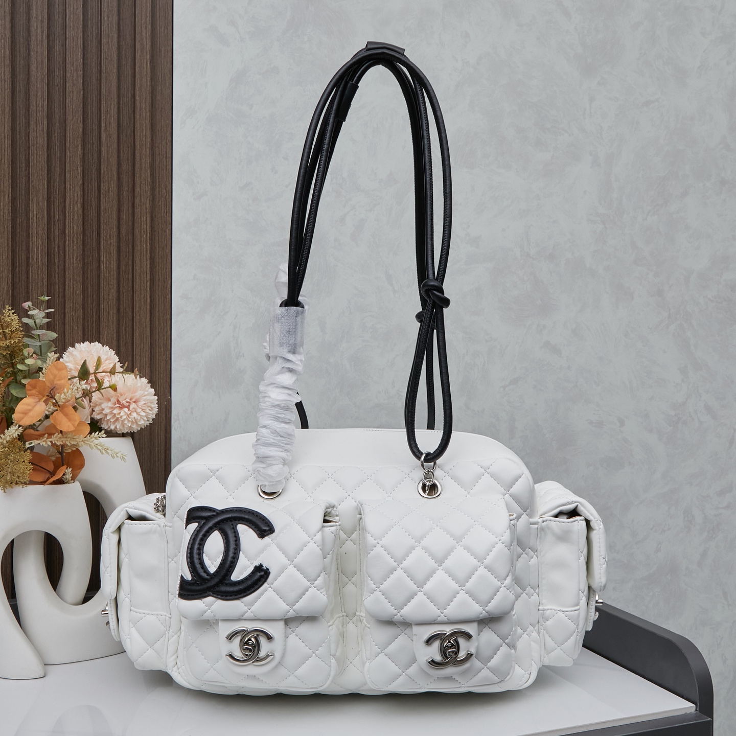 Chanel 一比一多隔層肩背包 白色大Logo時尚機能款