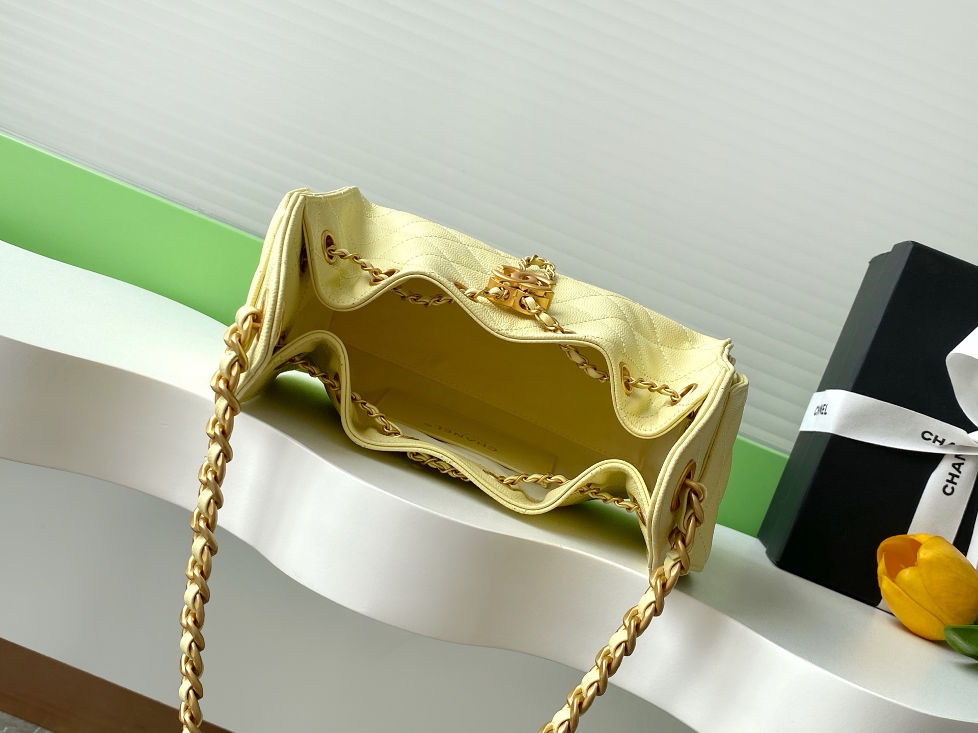 Chanel 高仿黃色水桶包 夏季限定柔色款 菱格百搭女用背包|超A仿原單精品圖片 8 Chanel 高仿黃色水桶包 夏季限定柔色款 菱格百搭女用背包|歐美奢侈品精品推薦