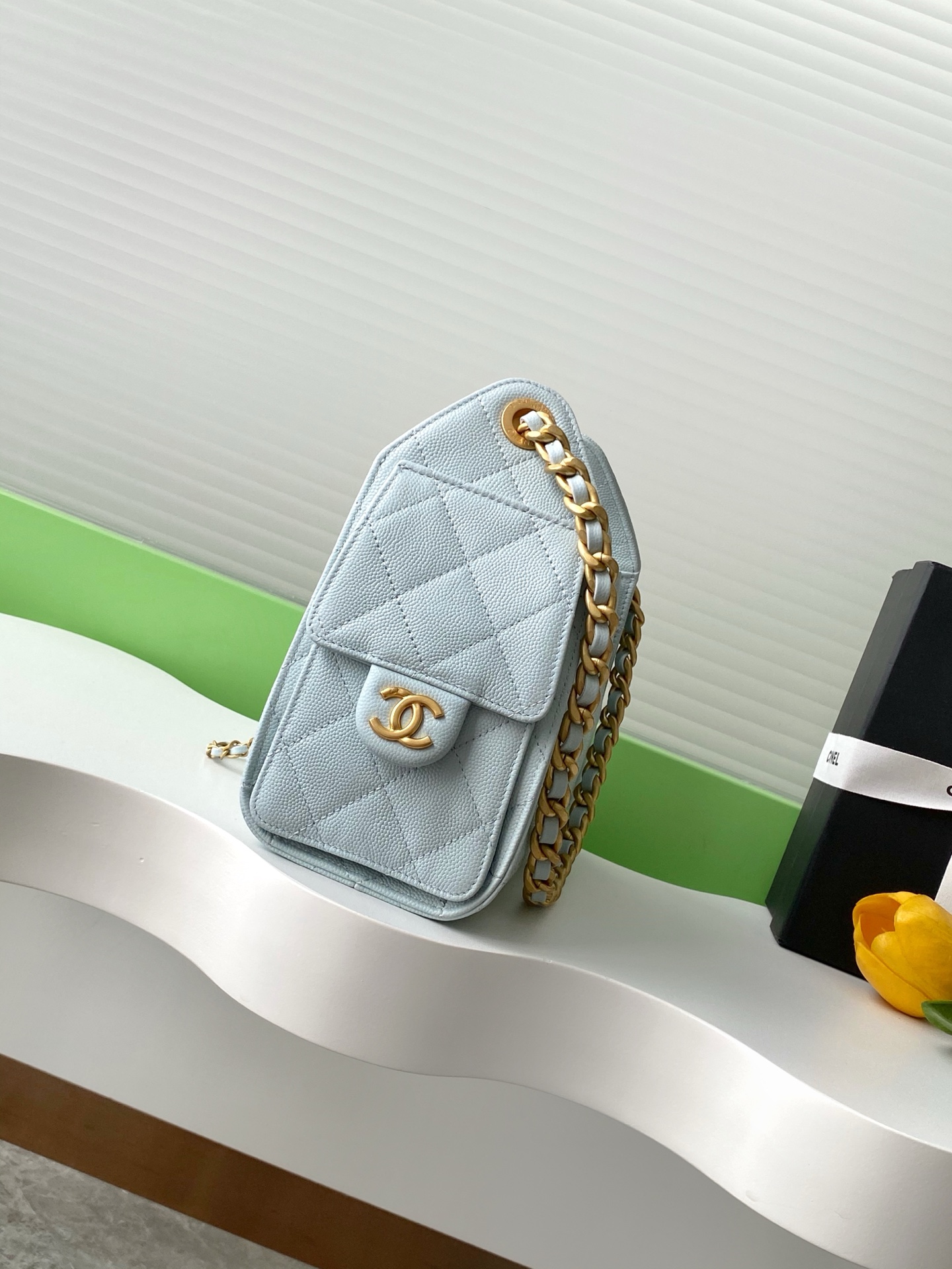 Chanel A貨水藍色水桶包 清新優雅款 金鍊抽繩肩背設計|超A仿原單精品圖片 14 Chanel A貨水藍色水桶包 清新優雅款 金鍊抽繩肩背設計|歐美奢侈品精品推薦