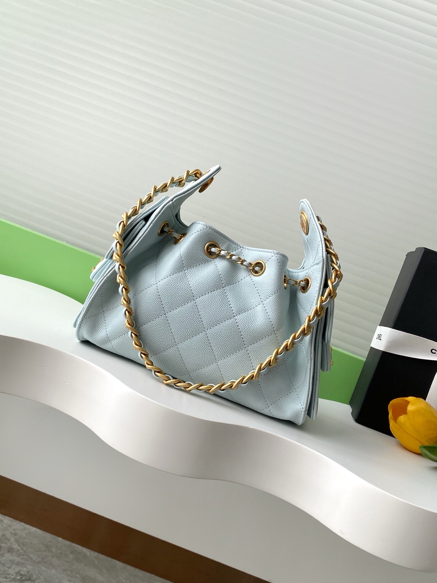 Chanel A貨水藍色水桶包 清新優雅款 金鍊抽繩肩背設計|超A仿原單精品圖片 13 Chanel A貨水藍色水桶包 清新優雅款 金鍊抽繩肩背設計|歐美奢侈品精品推薦
