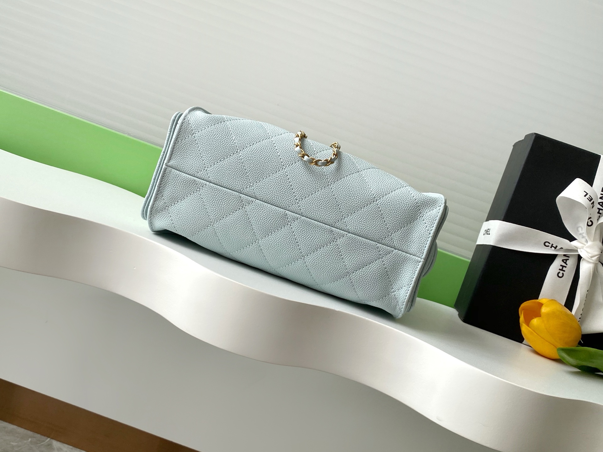 Chanel A貨水藍色水桶包 清新優雅款 金鍊抽繩肩背設計|超A仿原單精品圖片 12 Chanel A貨水藍色水桶包 清新優雅款 金鍊抽繩肩背設計|歐美奢侈品精品推薦