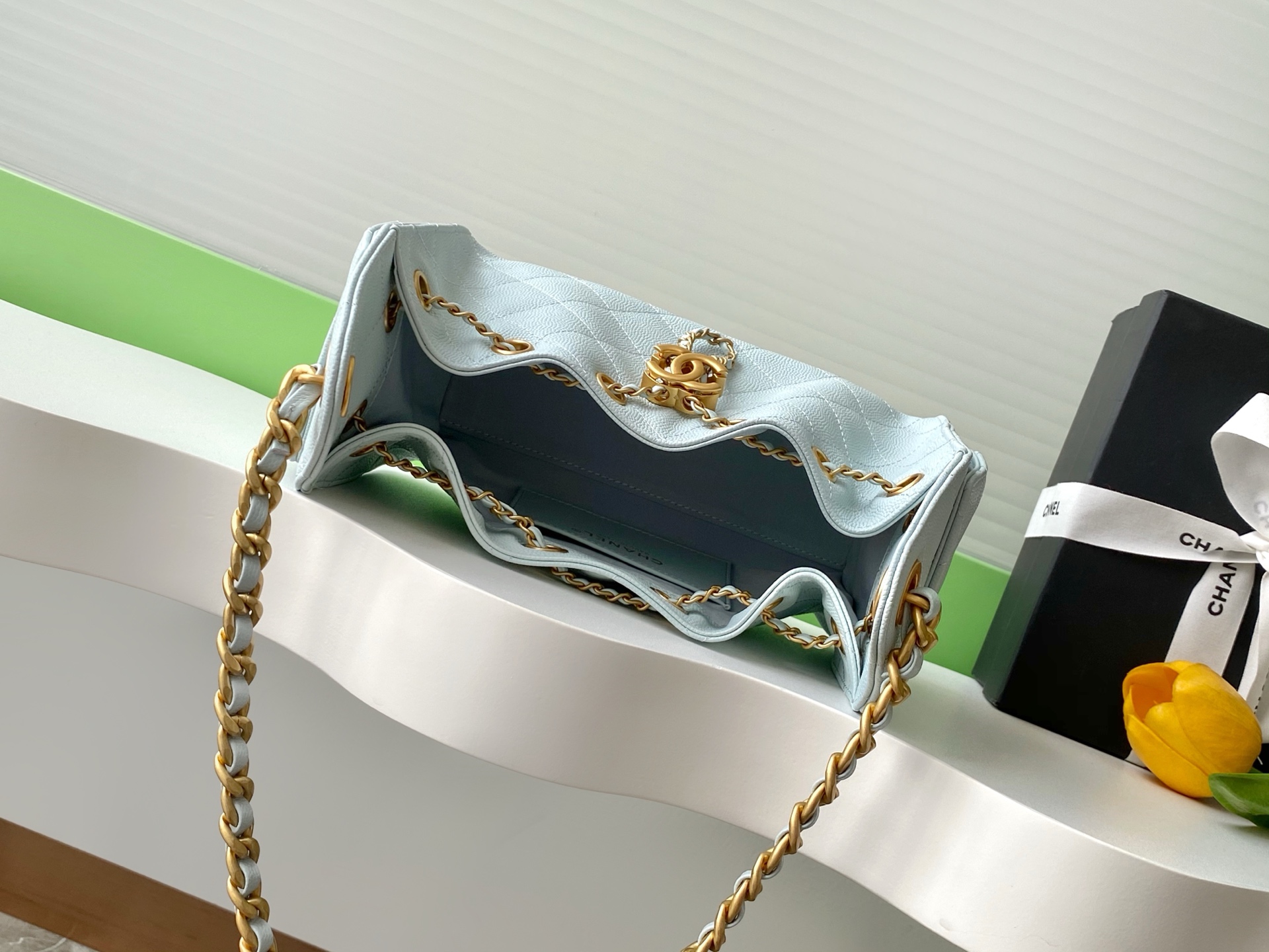 Chanel A貨水藍色水桶包 清新優雅款 金鍊抽繩肩背設計|超A仿原單精品圖片 9 Chanel A貨水藍色水桶包 清新優雅款 金鍊抽繩肩背設計|歐美奢侈品精品推薦