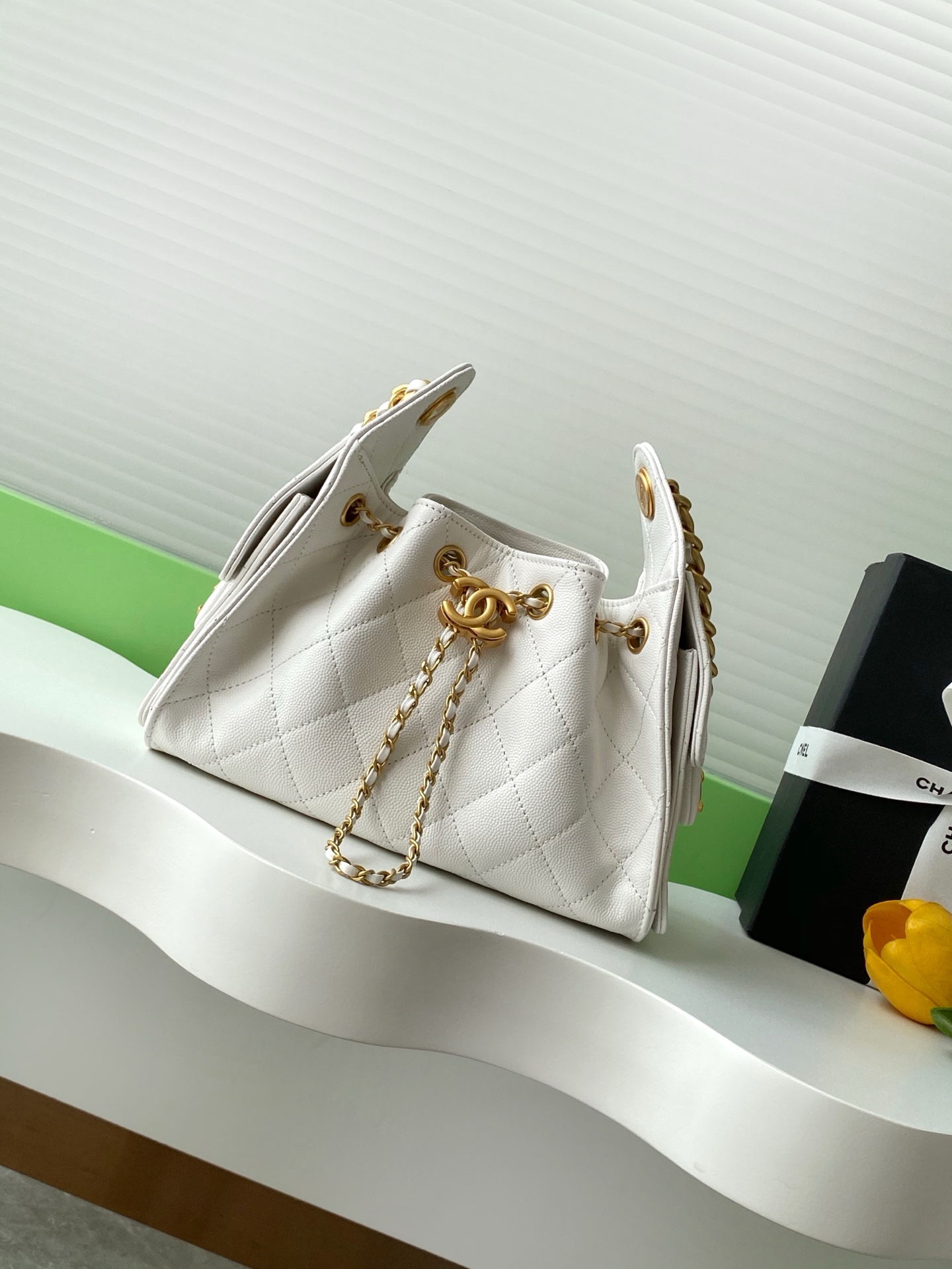 Chanel 高仿白色水桶包 金鍊皮革抽繩設計 百搭時尚單品