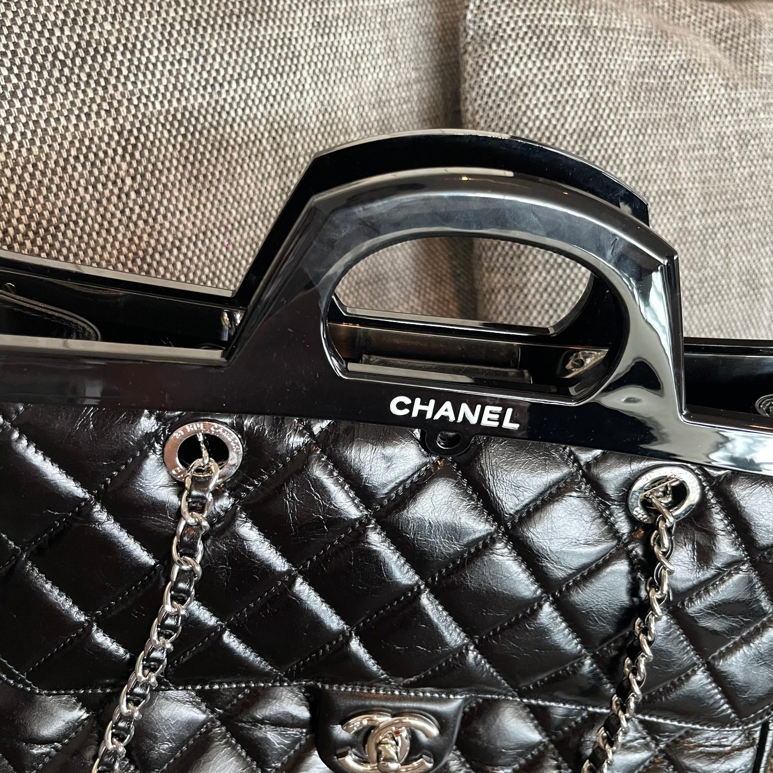 CHANEL 一比一復刻 黑色亮面菱格托特包 經典銀鏈條手提包｜歐美奢侈品精品推薦