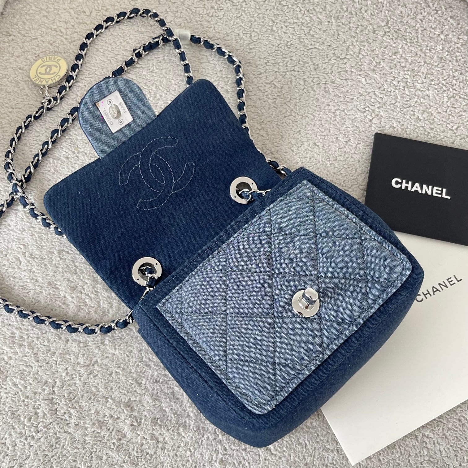 CHANEL 原單精品 牛仔布菱格迷你包 經典銀鏈條斜背小方包｜歐美奢侈品精品推薦