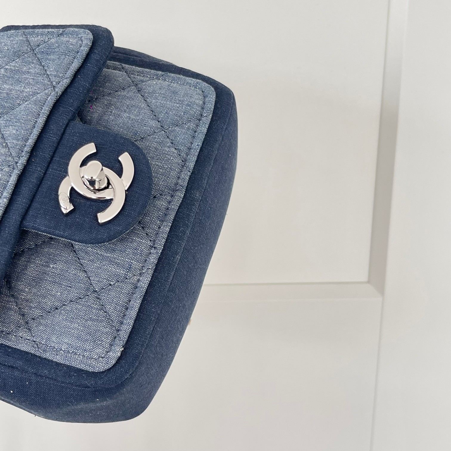 CHANEL 原單精品 牛仔布菱格迷你包 經典銀鏈條斜背小方包｜歐美奢侈品精品推薦