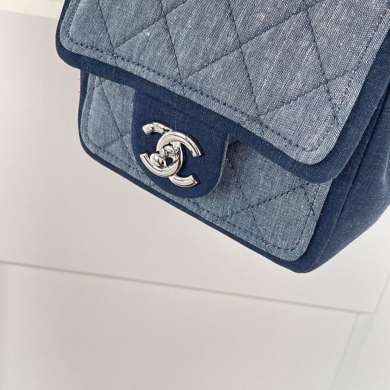 CHANEL 原單精品 牛仔布菱格迷你包 經典銀鏈條斜背小方包｜歐美奢侈品精品推薦