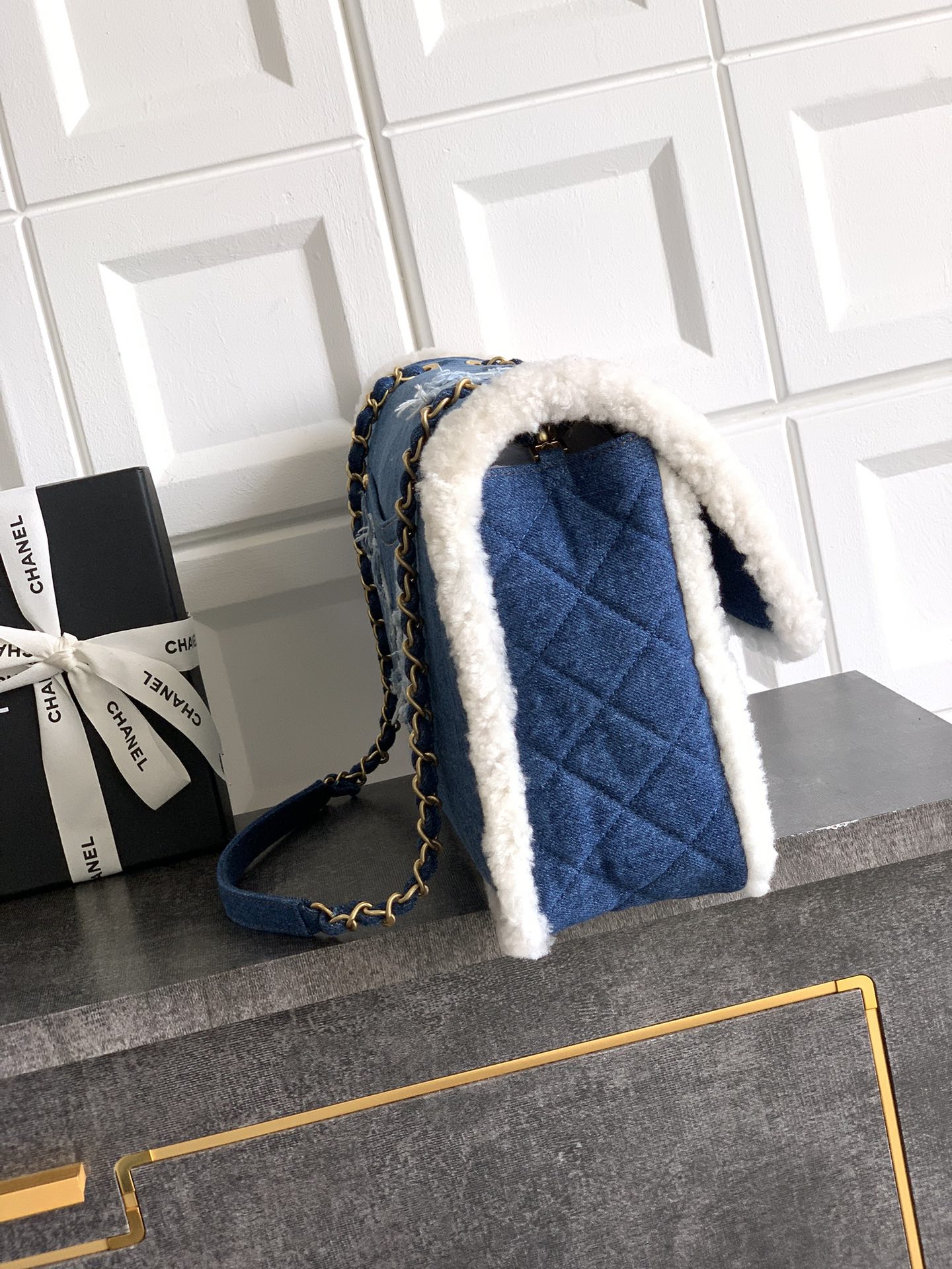 CHANEL 精品復刻 牛仔拼接羊羔絨長翻蓋鏈條包 冬季限定款|超A仿原單精品圖片 14 CHANEL 精品復刻 牛仔拼接羊羔絨長翻蓋鏈條包 冬季限定款|歐美奢侈品精品推薦