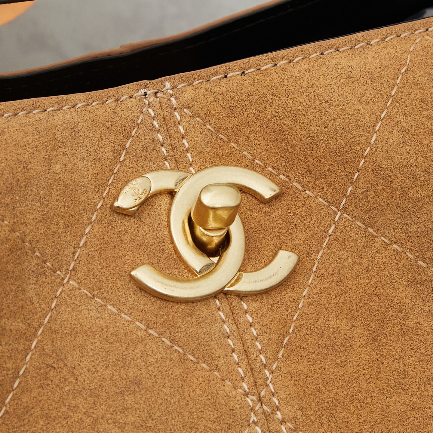 Chanel 高仿拼接麂皮托特包 女士鏈條肩背包 2025焦糖色質感新款｜歐美奢侈品精品推薦