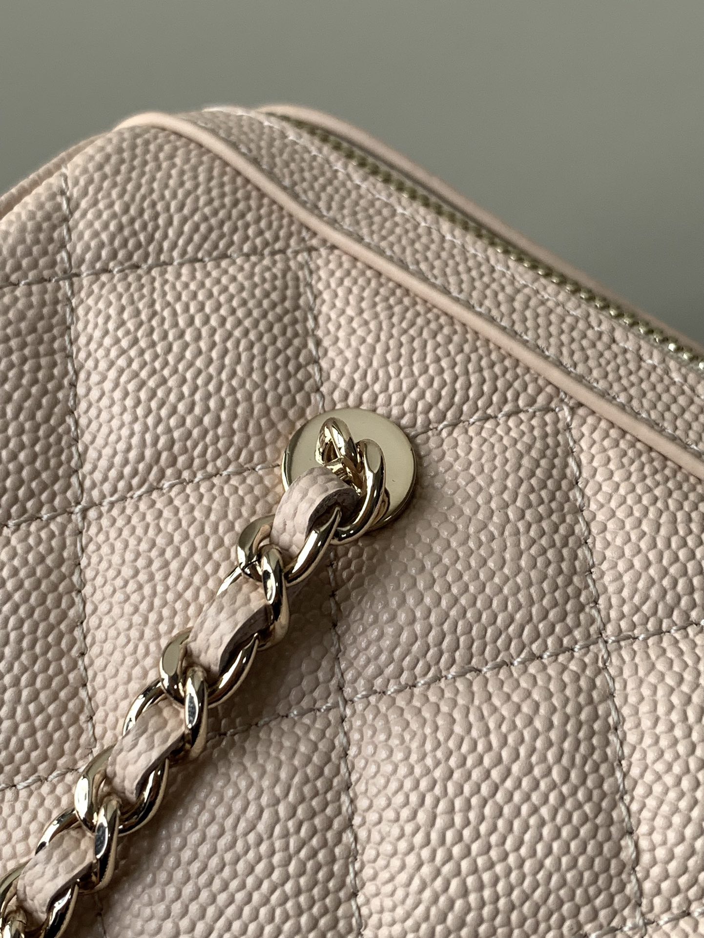 Chanel 高仿米白色迷你箱型鏈條包 女士小方包 2025輕巧百搭款｜歐美奢侈品精品推薦