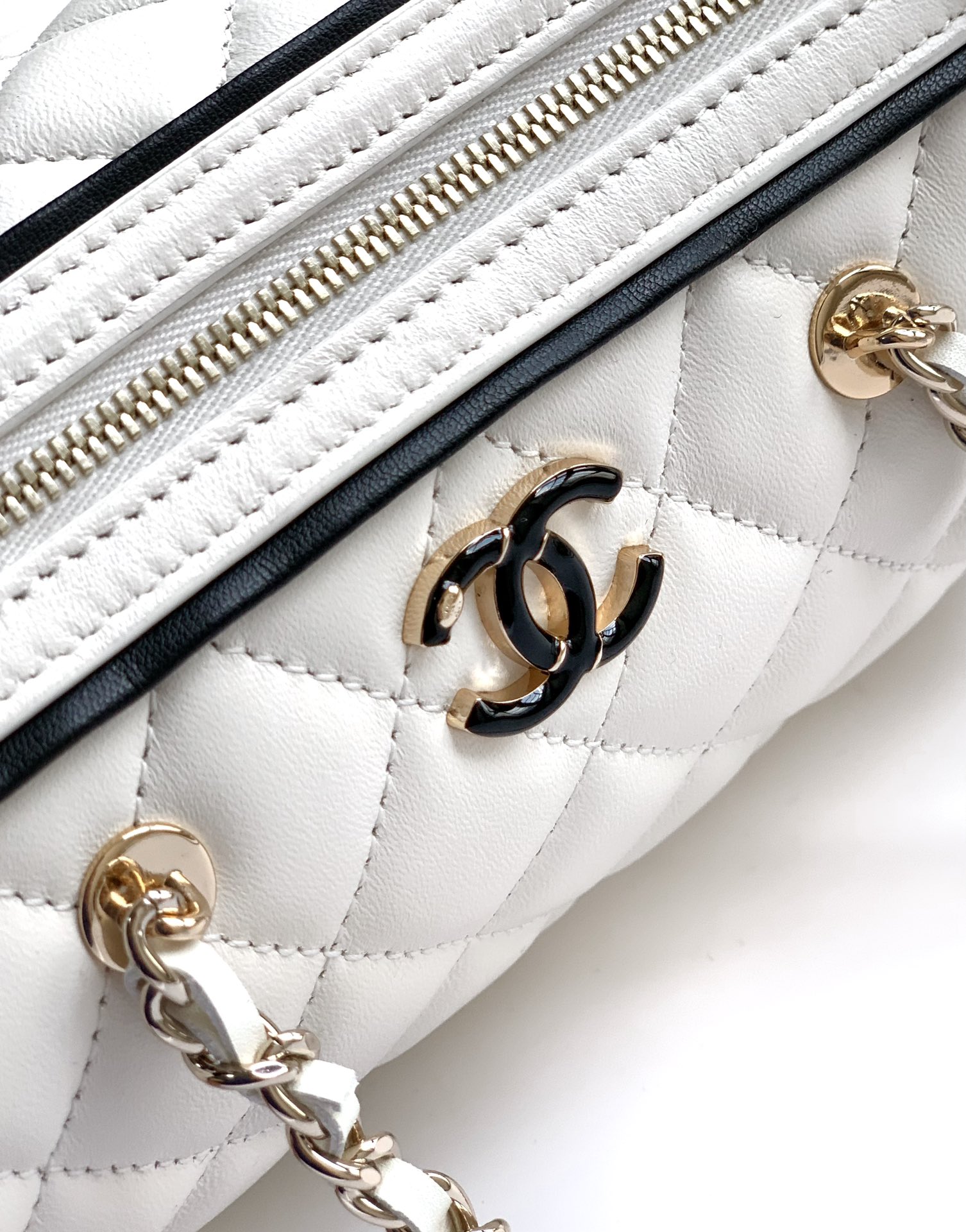 Chanel 一比一白色迷你箱型包 女生鏈條小方包 清爽百搭2025新款