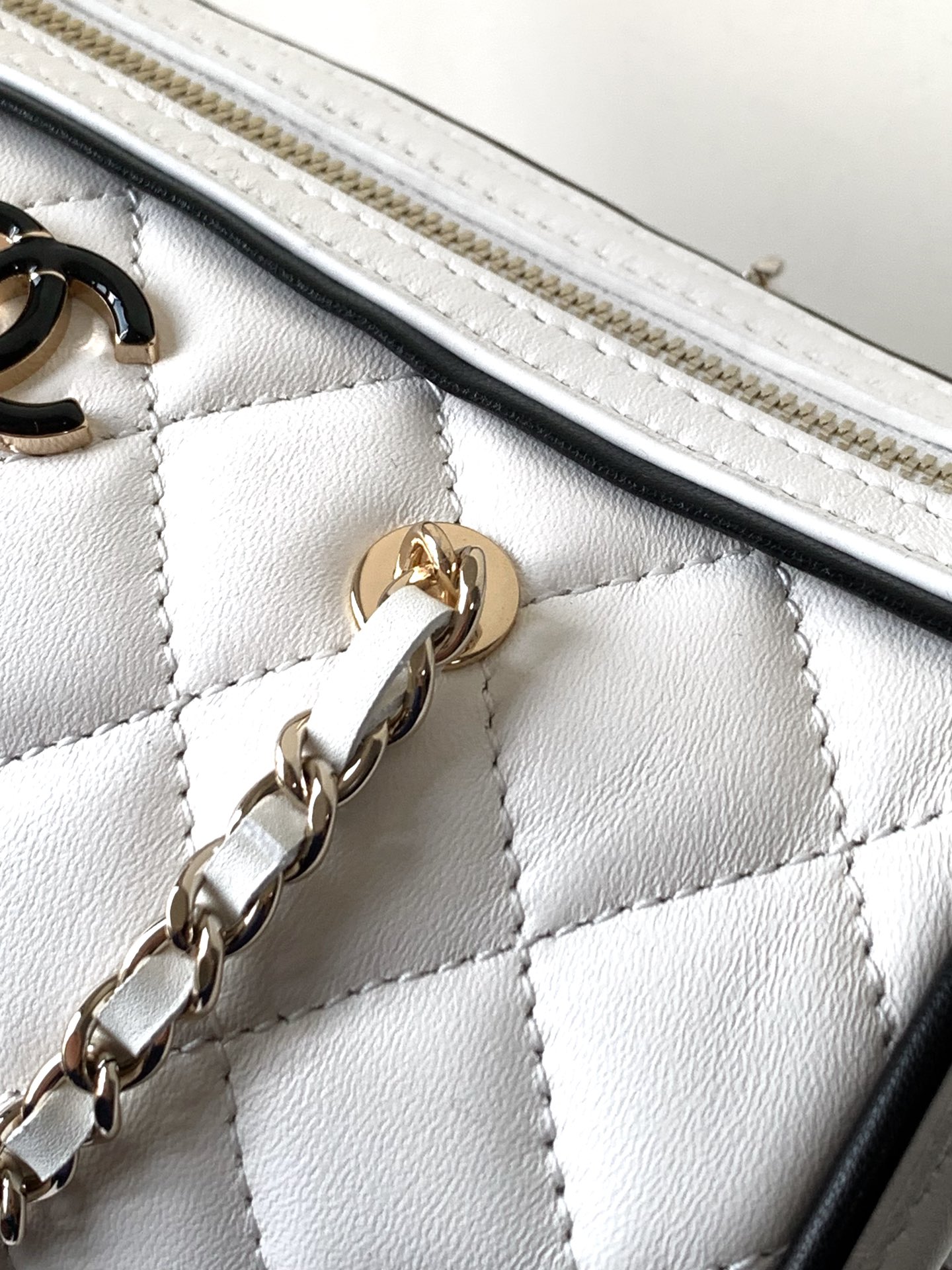 Chanel 一比一白色迷你箱型包 女生鏈條小方包 清爽百搭2025新款