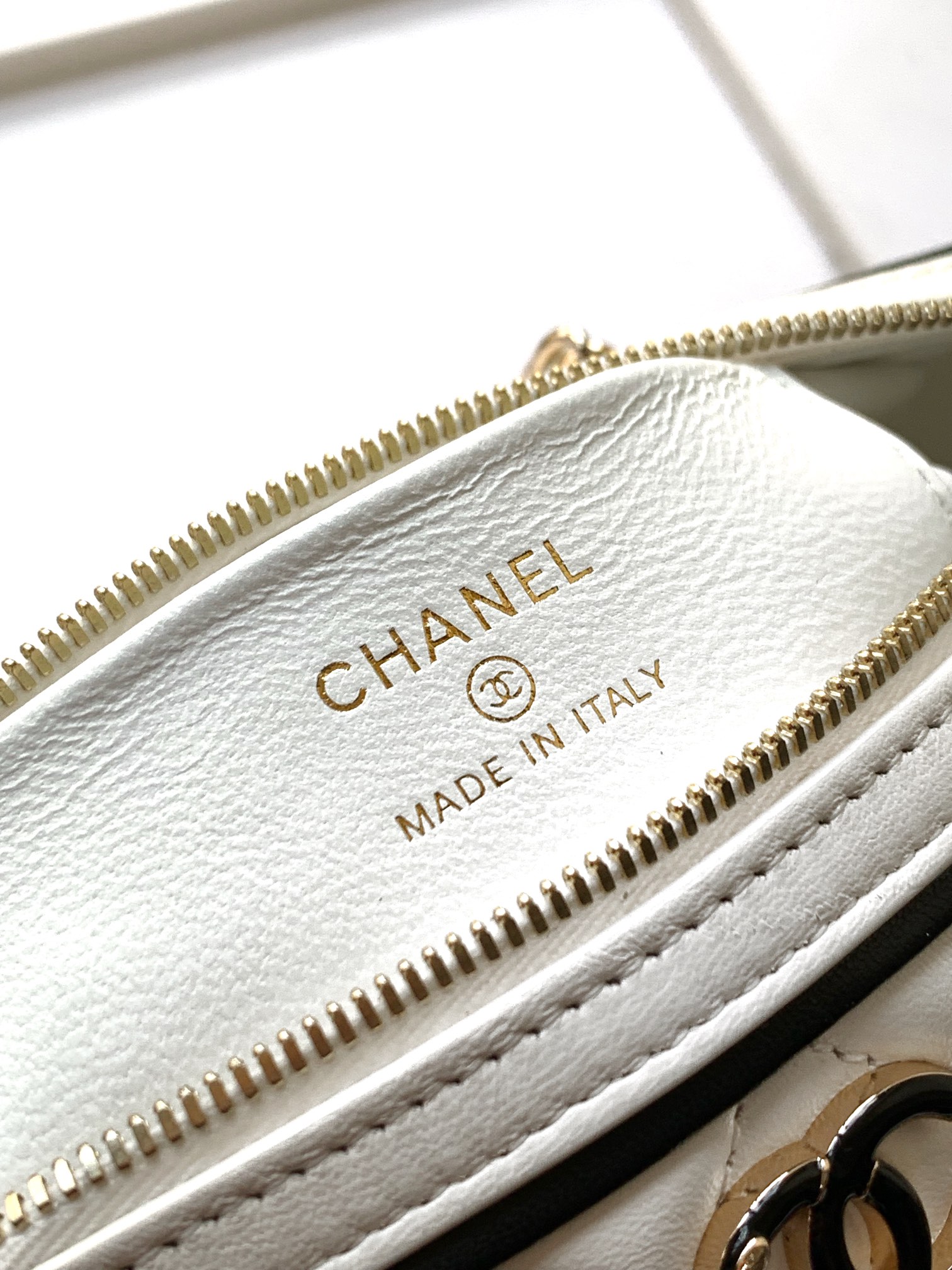 Chanel 一比一白色迷你箱型包 女生鏈條小方包 清爽百搭2025新款