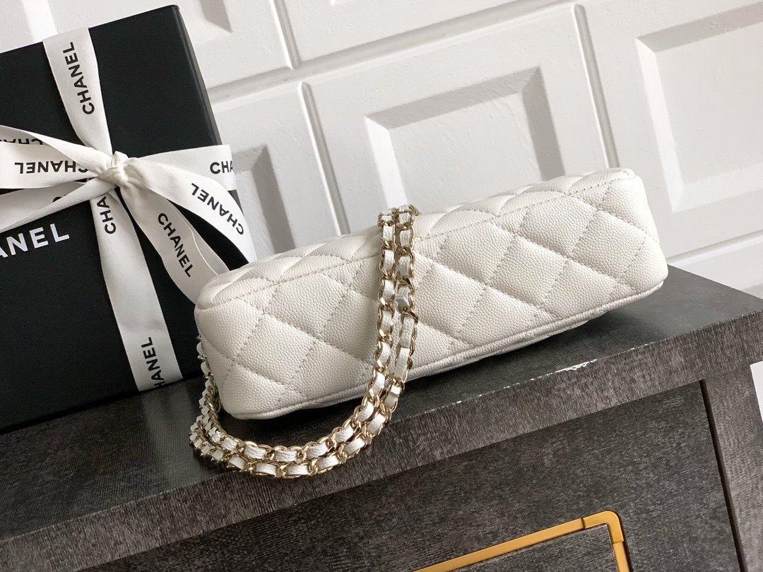 CHANEL高仿白色女款小包 清新百搭鏈條菱格設計｜歐美奢侈品精品推薦
