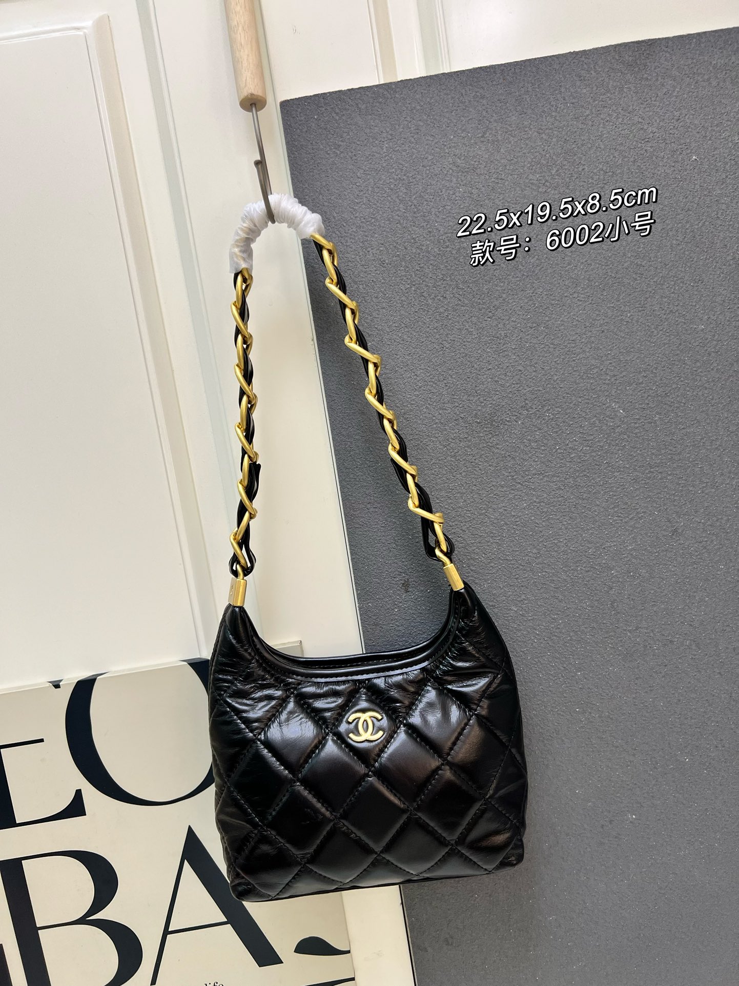 CHANEL高仿黑色小號腋下包 女款亮面設計鍊條短背帶