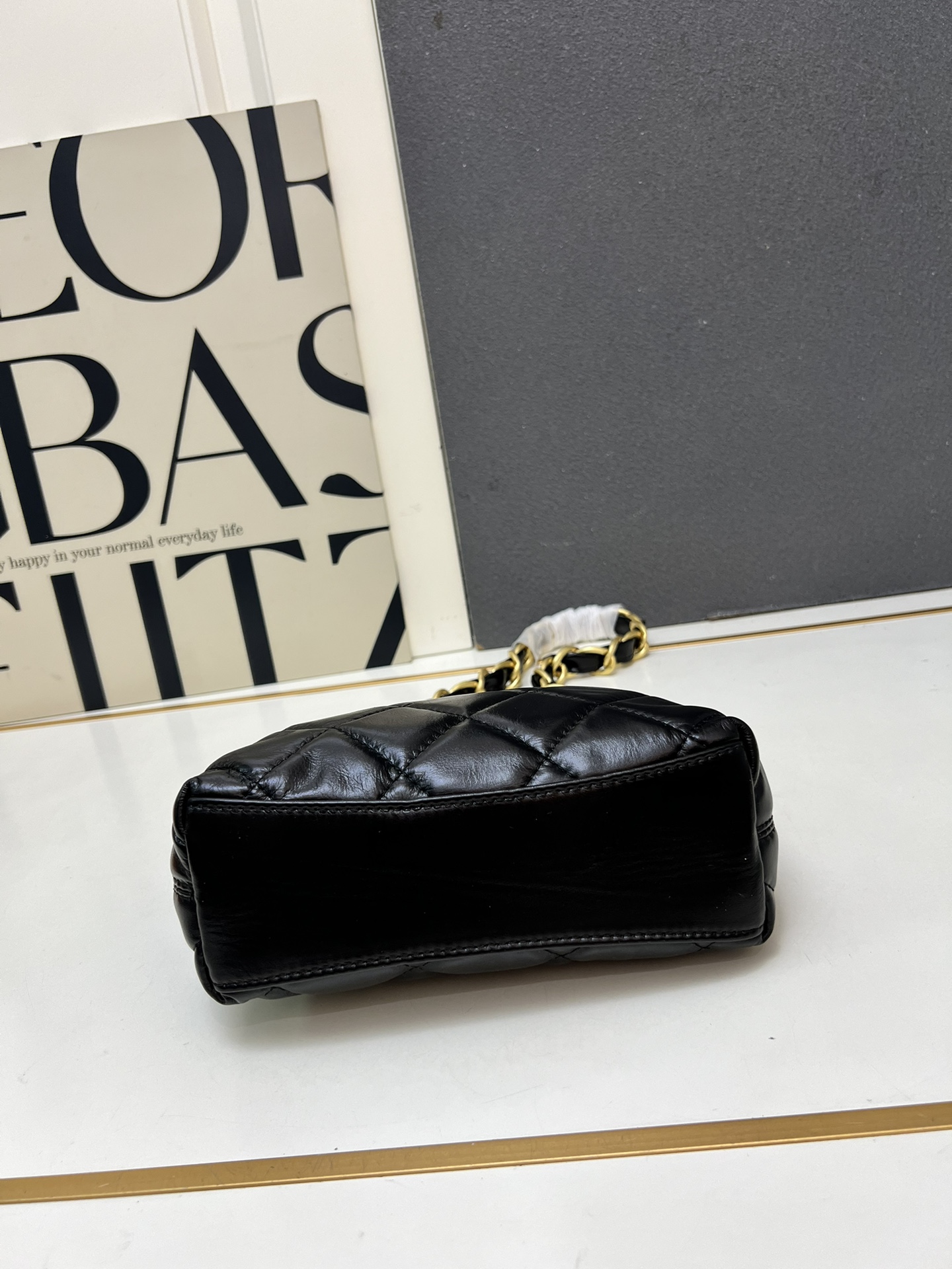 CHANEL高仿黑色小號腋下包 女款亮面設計鍊條短背帶｜歐美奢侈品精品推薦