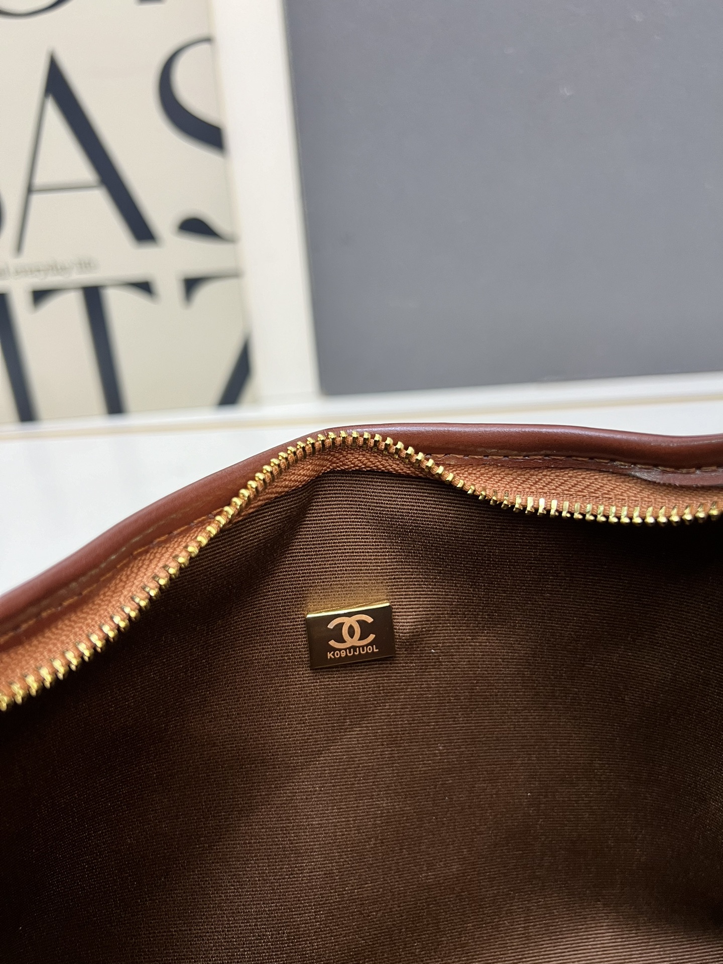 CHANEL原單大號酒紅腋下包 女款亮面金鍊設計 穿搭氣場款|超A仿原單精品圖片 15 CHANEL原單大號酒紅腋下包 女款亮面金鍊設計 穿搭氣場款|歐美奢侈品精品推薦