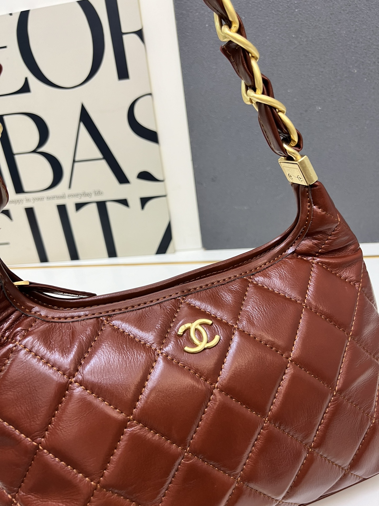 CHANEL原單大號酒紅腋下包 女款亮面金鍊設計 穿搭氣場款｜歐美奢侈品精品推薦