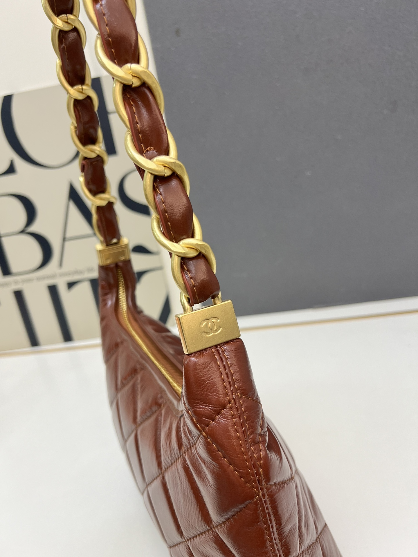 CHANEL原單大號酒紅腋下包 女款亮面金鍊設計 穿搭氣場款｜歐美奢侈品精品推薦