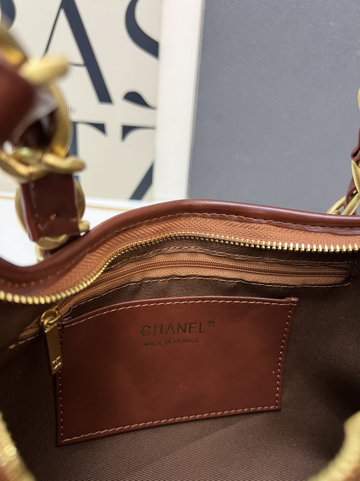 CHANEL原單大號酒紅腋下包 女款亮面金鍊設計 穿搭氣場款｜歐美奢侈品精品推薦