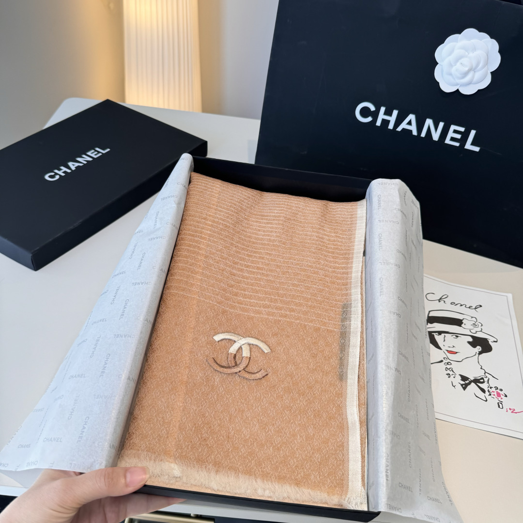 Chanel 高仿經典雙C圍巾 女士焦糖色款 簡約耐看柔軟首選