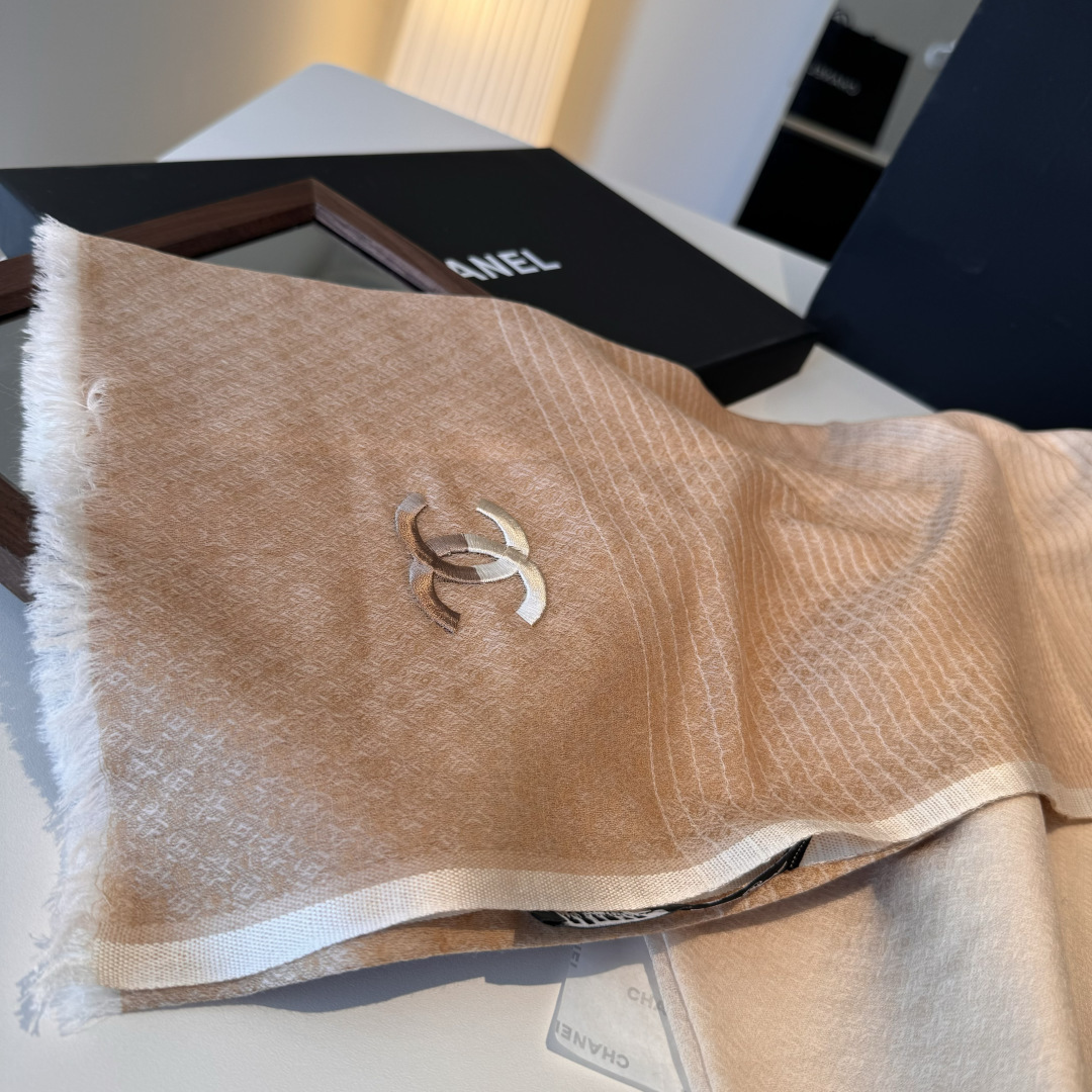 Chanel 高仿經典雙C圍巾 女士焦糖色款 簡約耐看柔軟首選｜歐美奢侈品精品推薦
