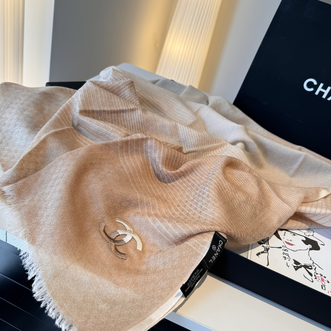 Chanel 高仿經典雙C圍巾 女士焦糖色款 簡約耐看柔軟首選｜歐美奢侈品精品推薦