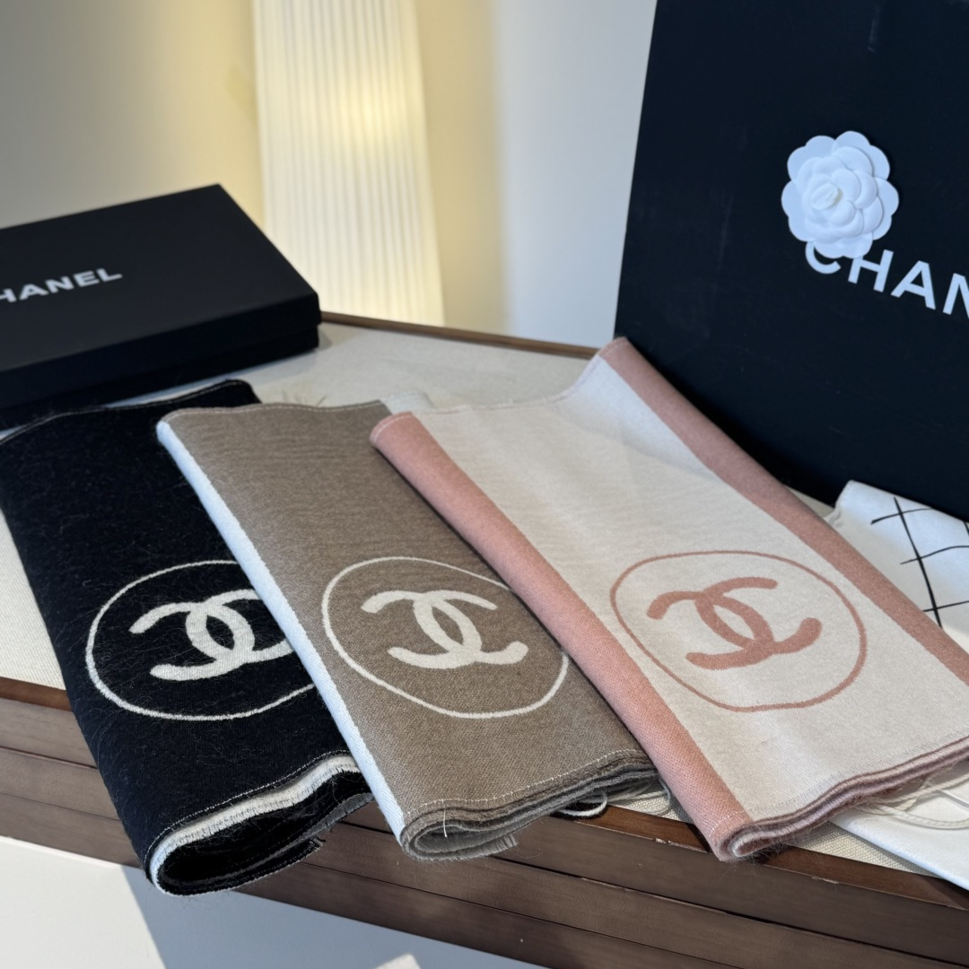 Chanel 一比一拼色條紋圍巾 男女通用簡約風款式 時尚中性穿搭感｜歐美奢侈品精品推薦
