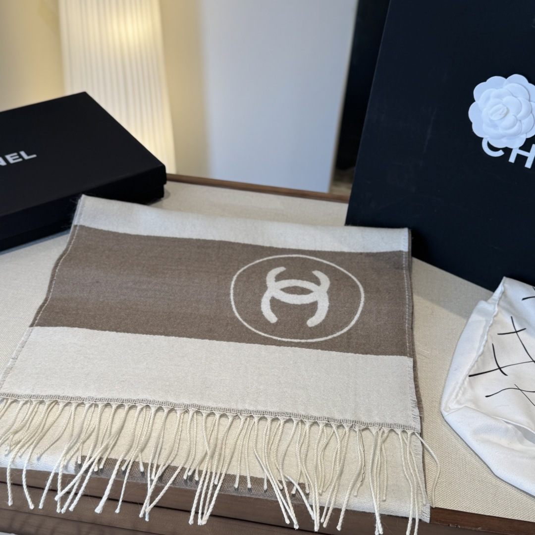 Chanel 一比一拼色條紋圍巾 男女通用簡約風款式 時尚中性穿搭感｜歐美奢侈品精品推薦