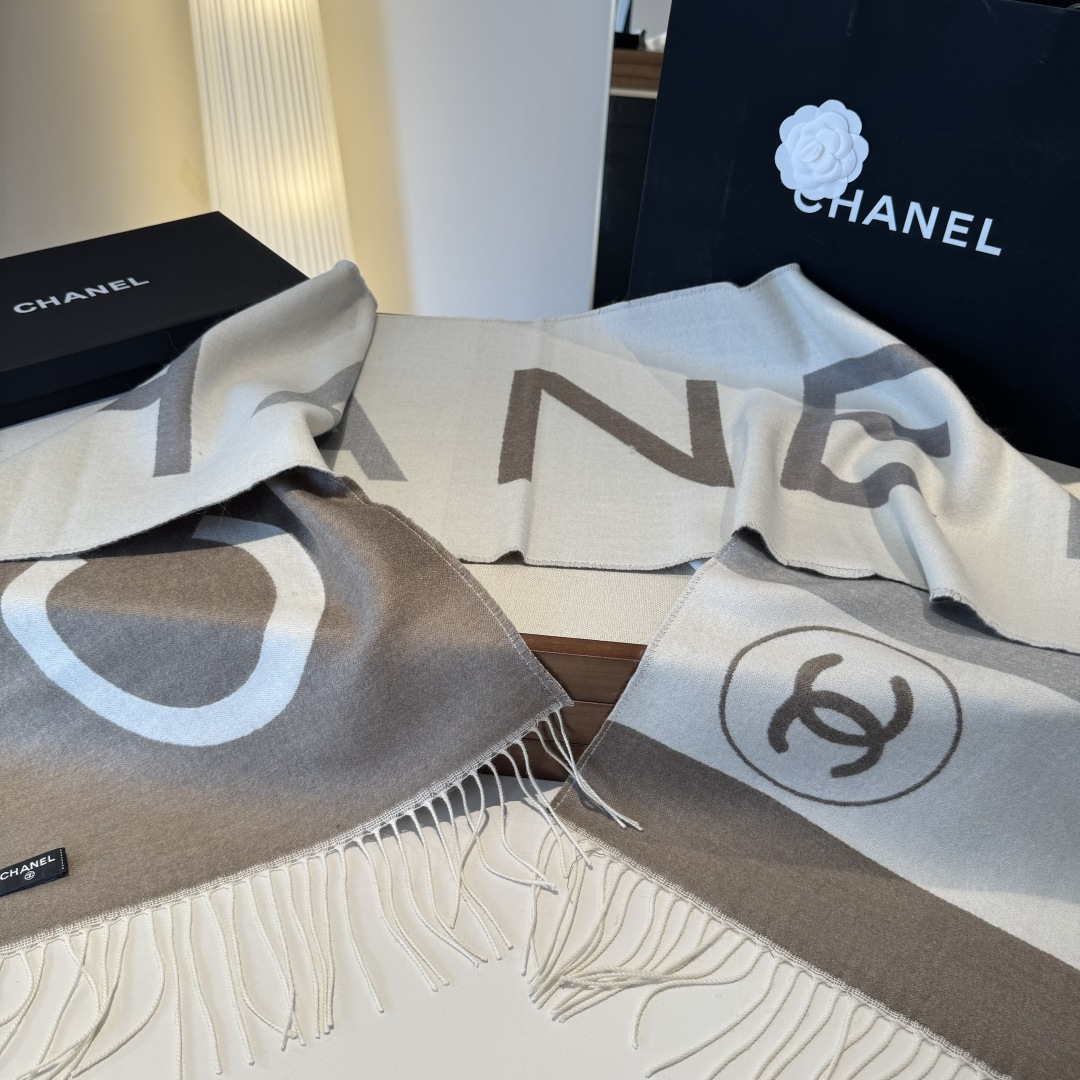 Chanel 一比一拼色條紋圍巾 男女通用簡約風款式 時尚中性穿搭感｜歐美奢侈品精品推薦