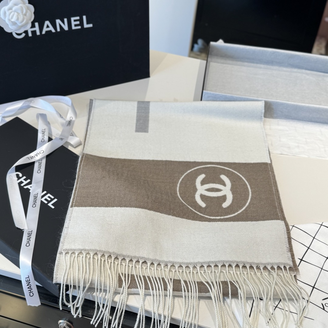 Chanel 一比一拼色條紋圍巾 男女通用簡約風款式 時尚中性穿搭感｜歐美奢侈品精品推薦