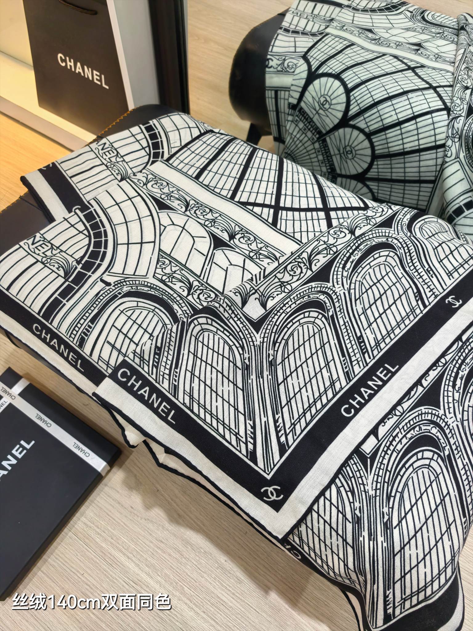 Chanel 高仿建築線條絲巾 雙面黑白140cm 設計感強烈風格款｜歐美奢侈品精品推薦