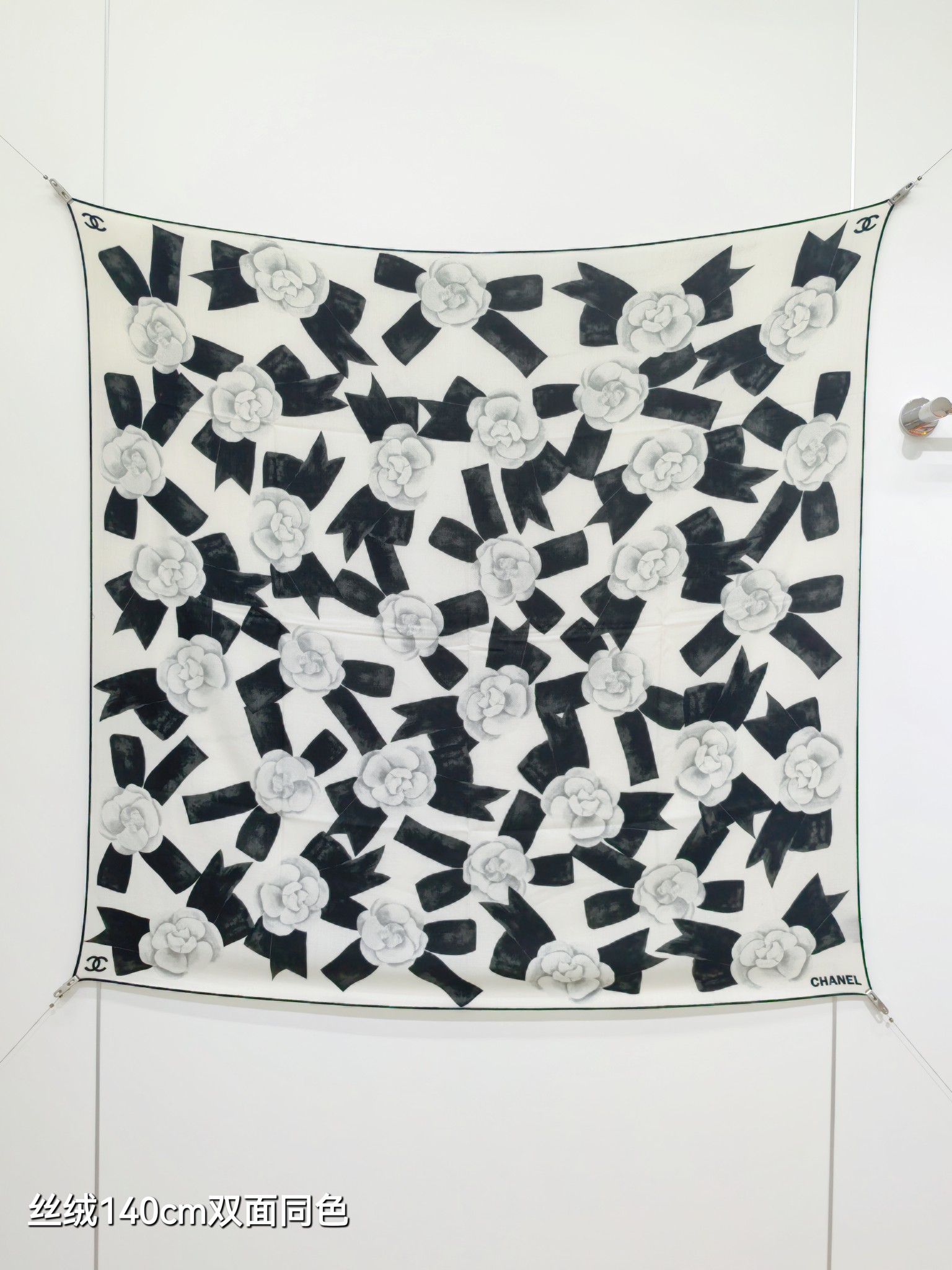 Chanel 一比一山茶花絲巾 白底黑花圖樣 雙面同色 140cm藝術單品