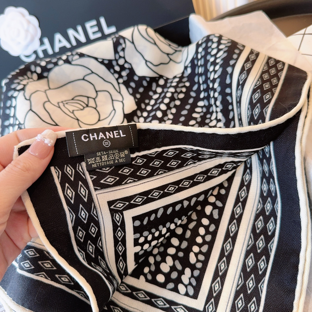 Chanel 精品仿製黑白絲巾 幾何山茶花圖騰 對比風格經典款｜歐美奢侈品精品推薦