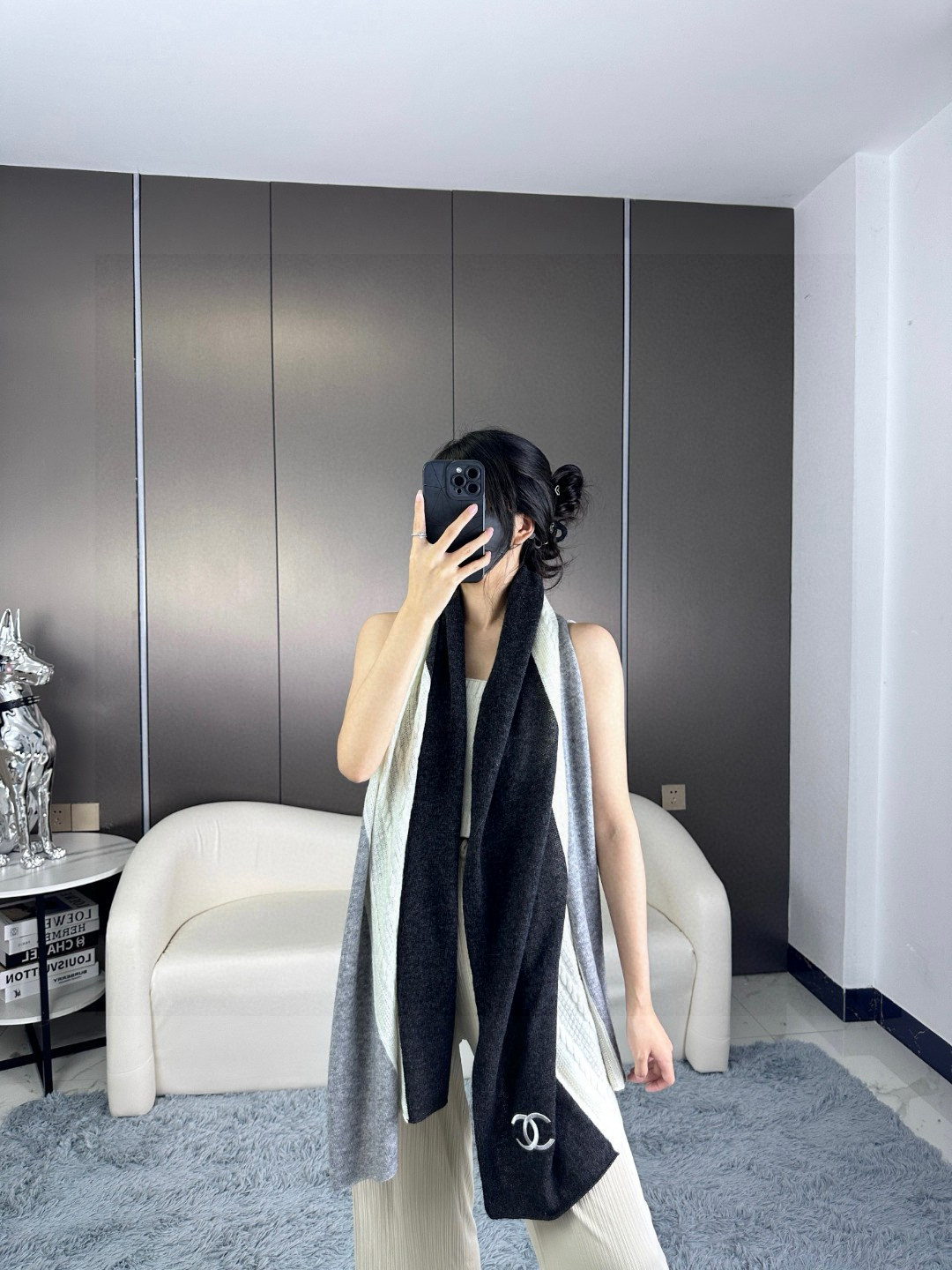 Chanel 一比一針織圍巾 灰白黑三拼設計 雙C標誌秋冬經典款｜歐美奢侈品精品推薦